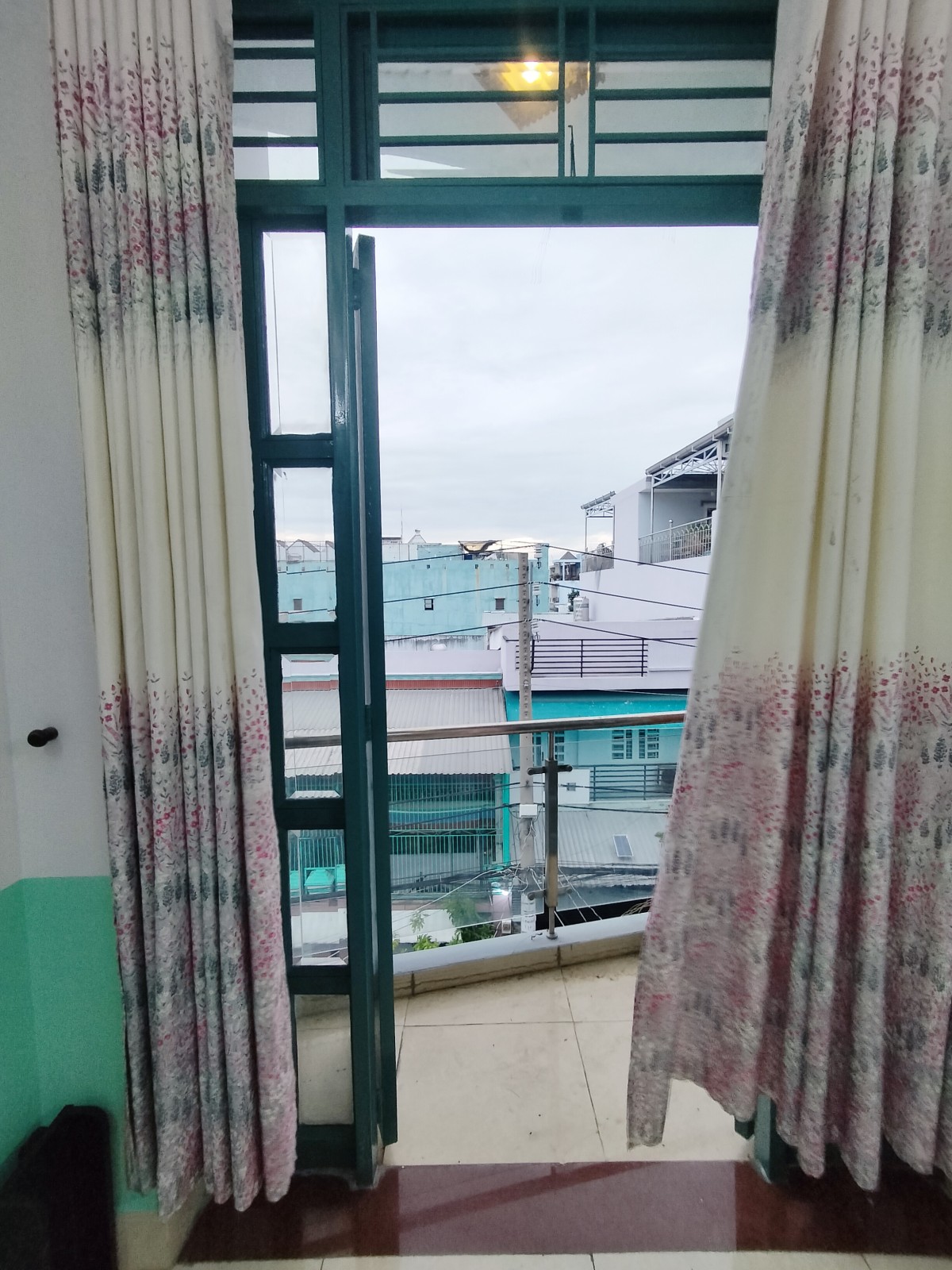 Phòng trọ Tân Hoà Đông có máy lạnh ban công cửa sổ