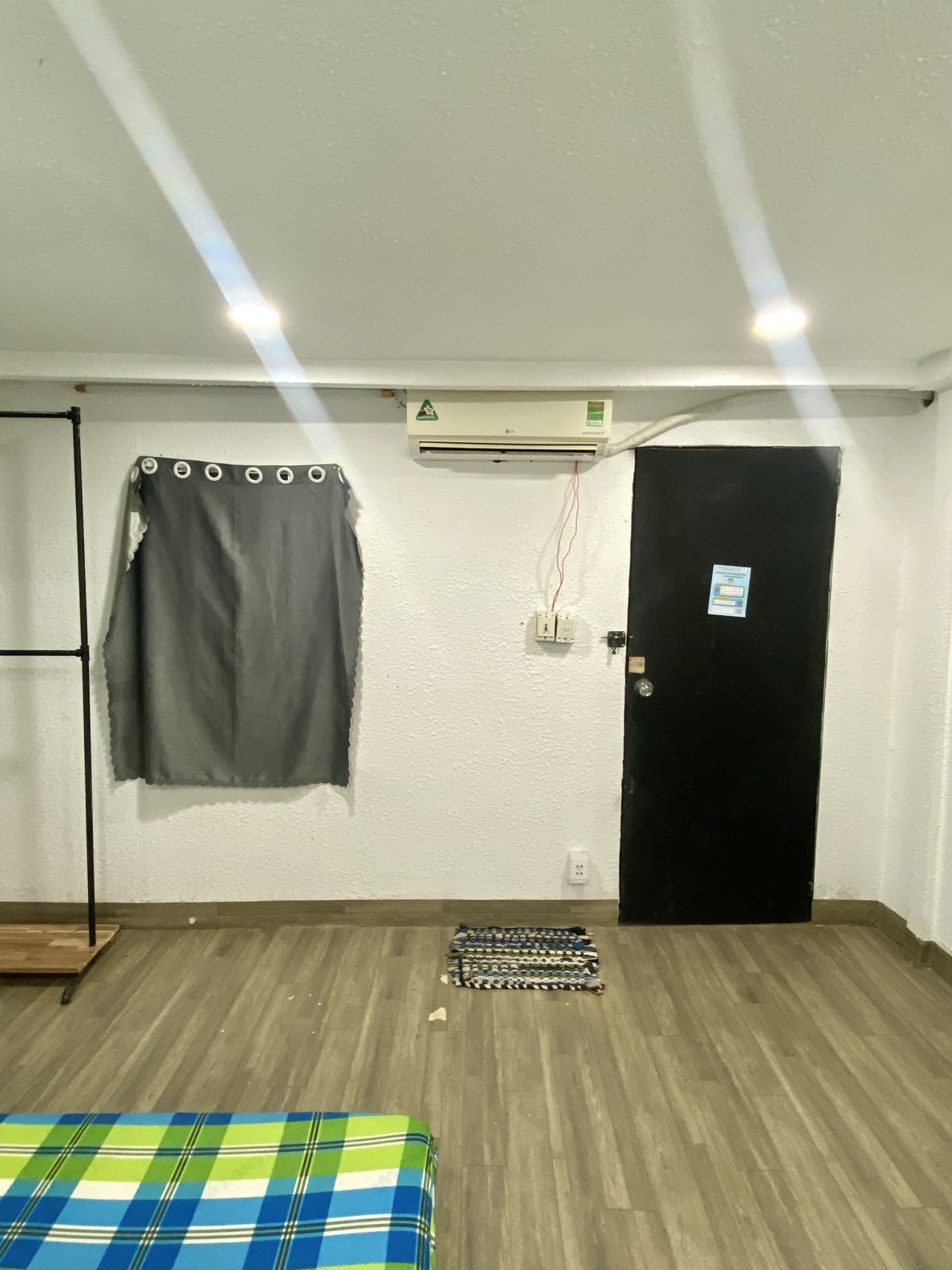 Phòng 1065 Hoàng Sa, máy lạnh toilet riêng, giờ giấc tự do không chung chủ