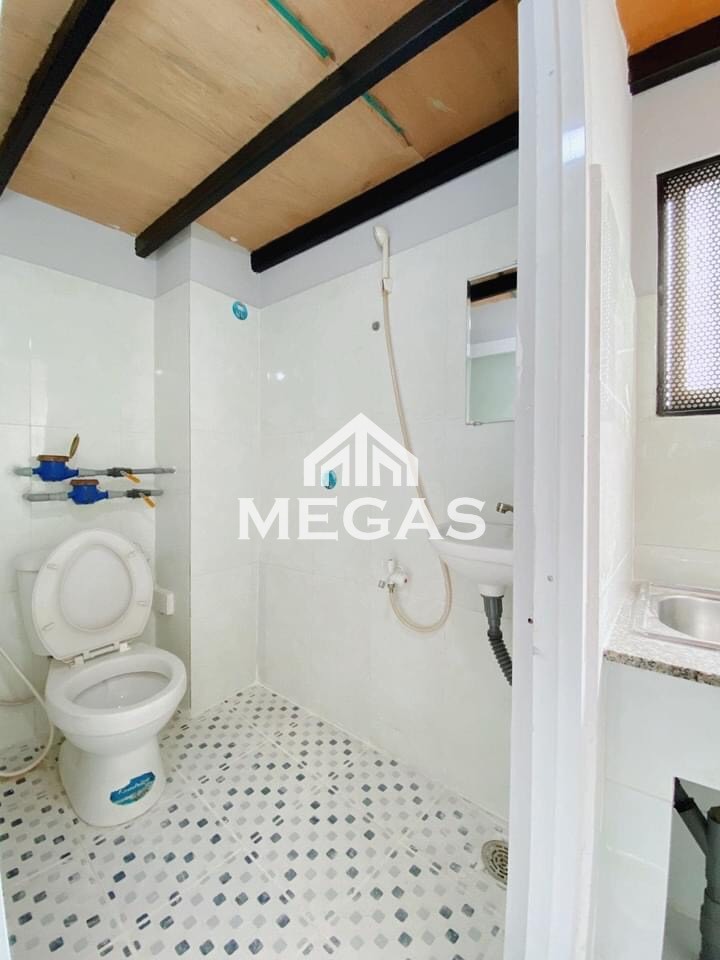 Cho Thuê Phòng Trống Gác Cao 2M Cửa Sổ Thoáng Mát Ngay Etown Cộng Hòa