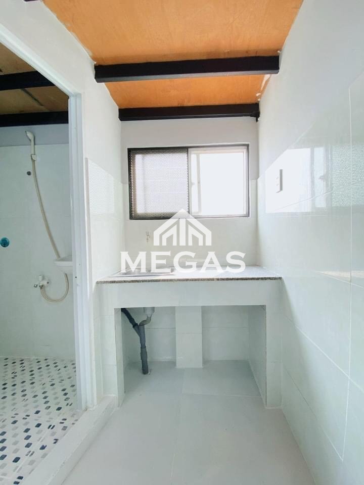 Cho Thuê Phòng Trống Gác Cao 2M Cửa Sổ Thoáng Mát Ngay Etown Cộng Hòa