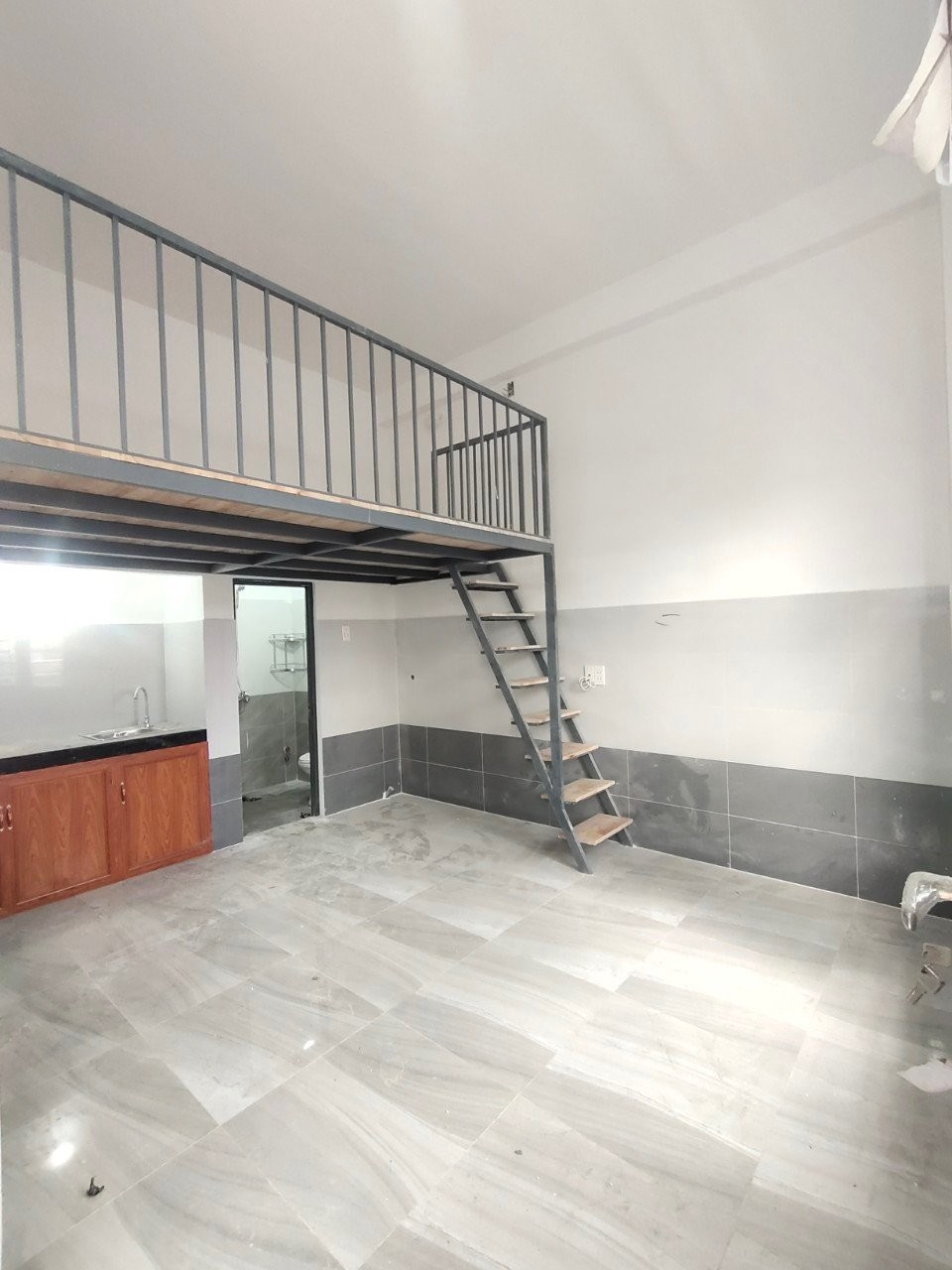  Duplex gác cao full nội thất gần cầu vượt Hoàng Hoa Thám