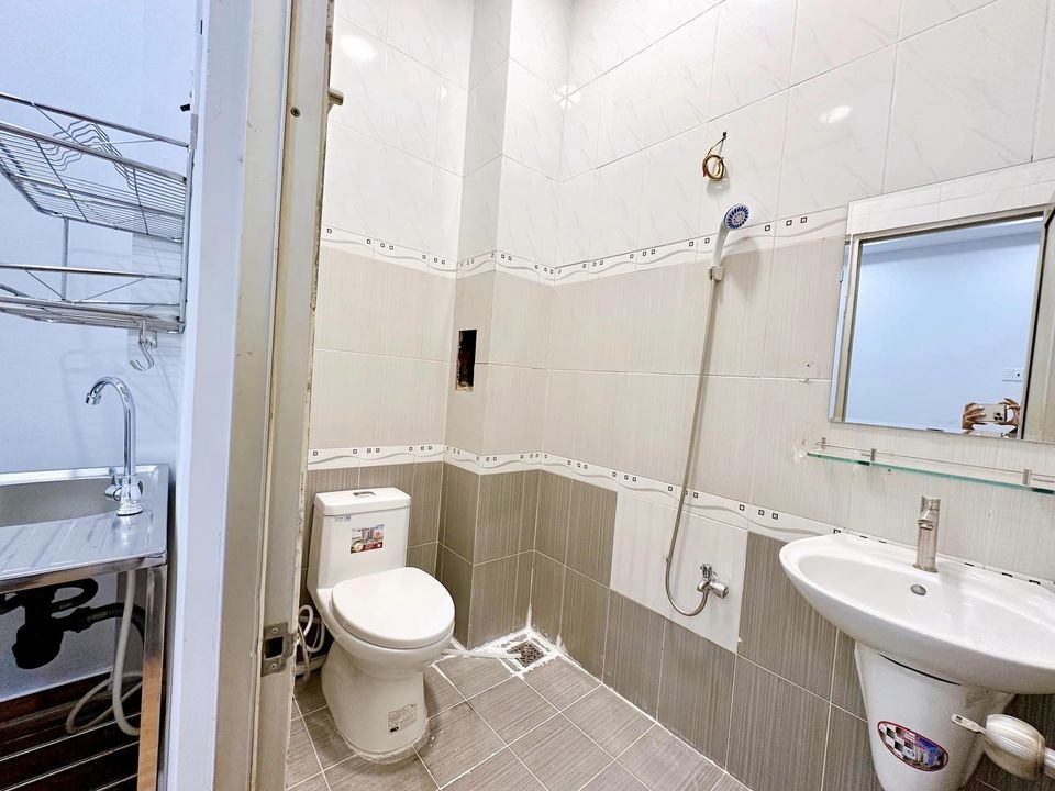 Phòng mới xây 20m2, hẻm 84 Phạm Văn Đồng gần Sân Bay TSN, gần công viên Gia Định
