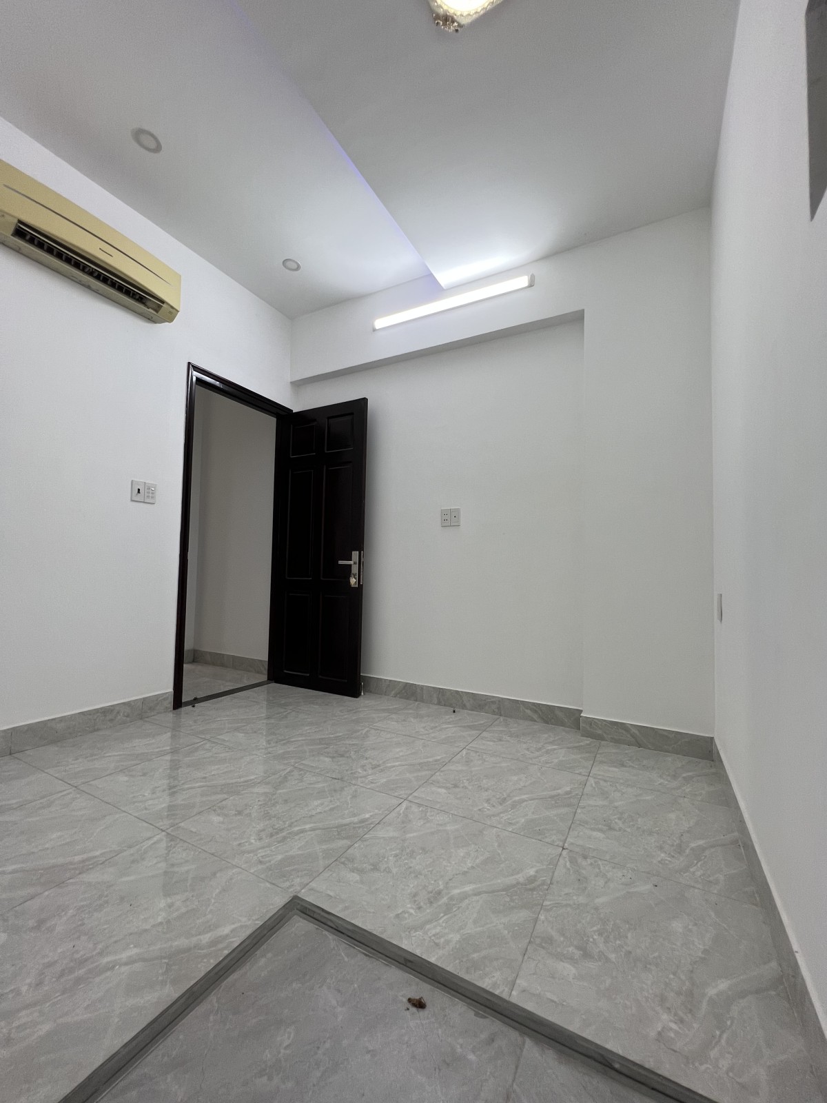 Phòng có Máy lạnh . Ngay cầu vượt Linh Xuân
