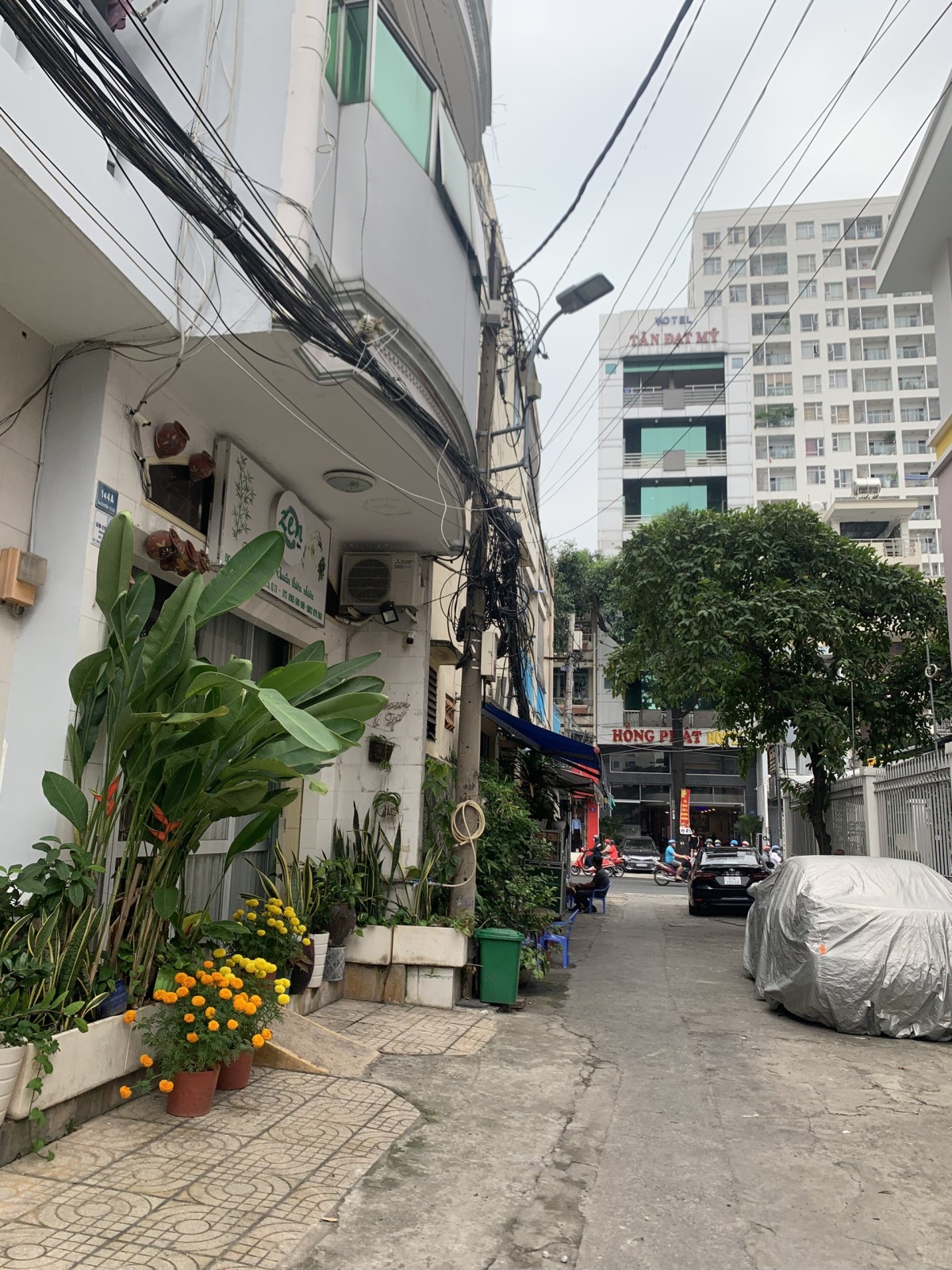Cho thuê mặt bằng tầng trệt và tầng 1 trong nhà nguyên căn, tiện ở hoặc kinh doanh văn phòng, spa,...LH: 0986279535