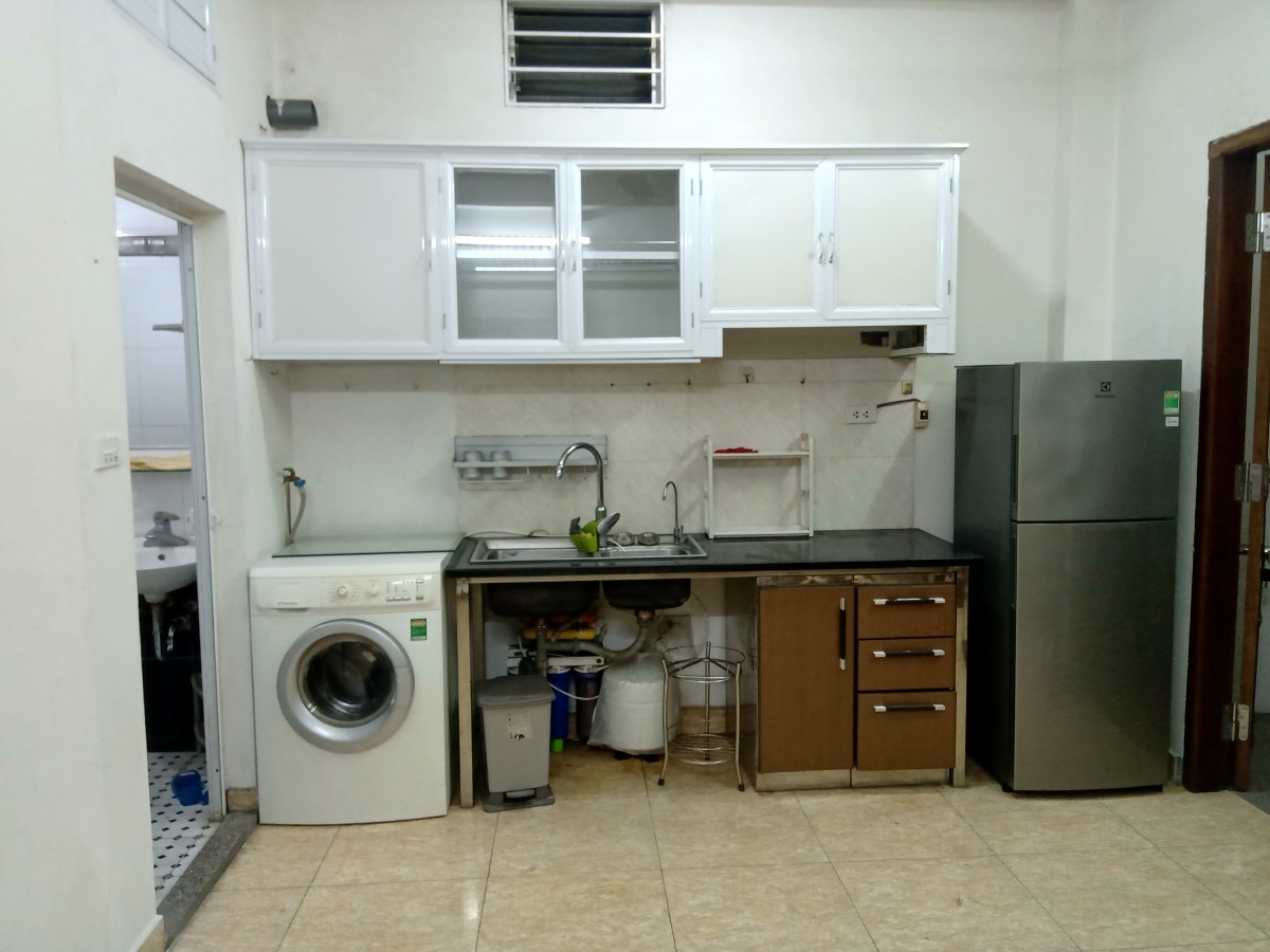 Chính chủ cho thuê căn hộ mini 65m2 2N1K giá rẻ tại ngõ 141 Trích Sài, Tây Hồ, Hà Nội.