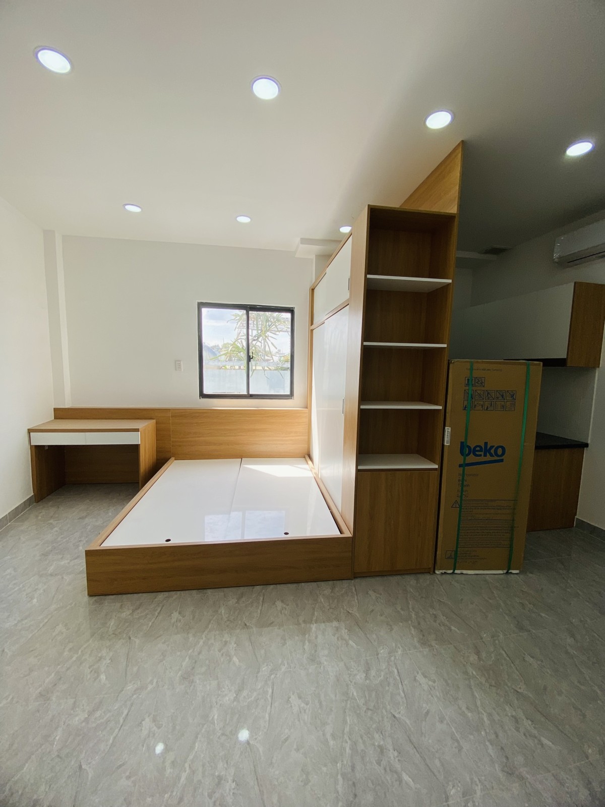 Cho thuê căn hộ mới 100%, full nội thất, có tháng máy. Mặt tiền Đường Nguyễn Tiệu La, P5, Q10