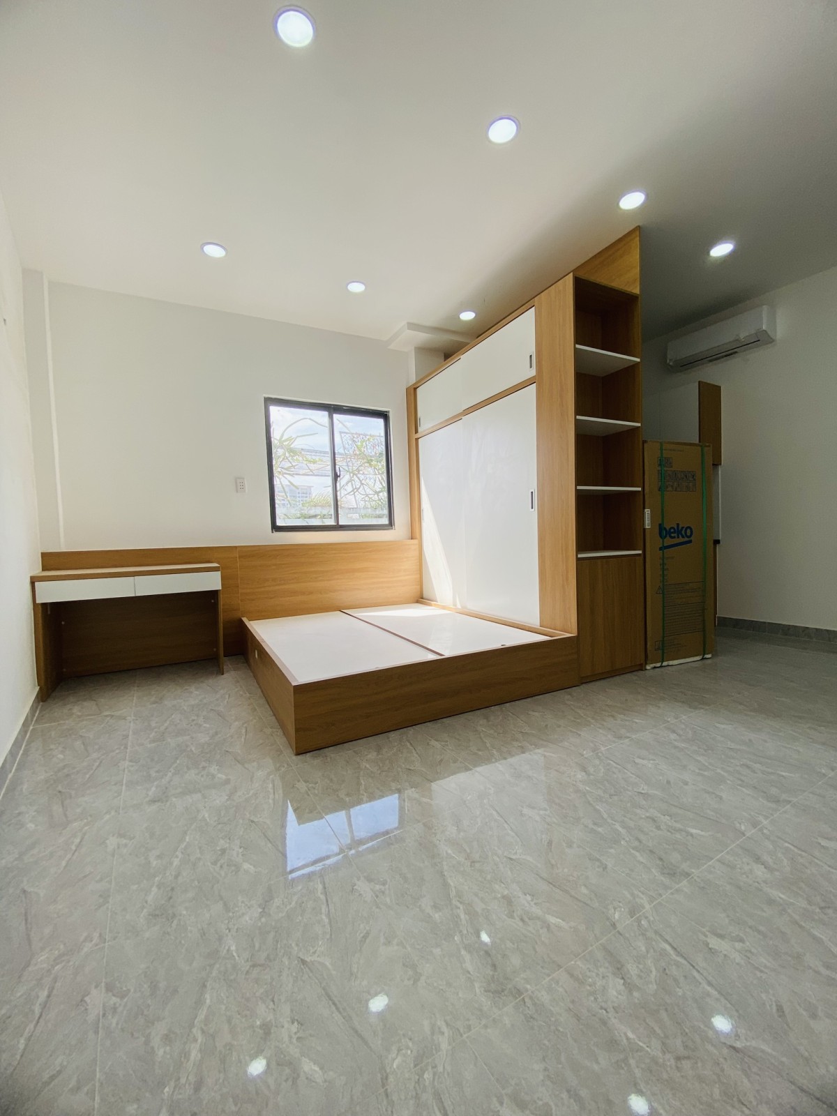Cho thuê căn hộ mới 100%, full nội thất, có tháng máy. Mặt tiền Đường Nguyễn Tiệu La, P5, Q10