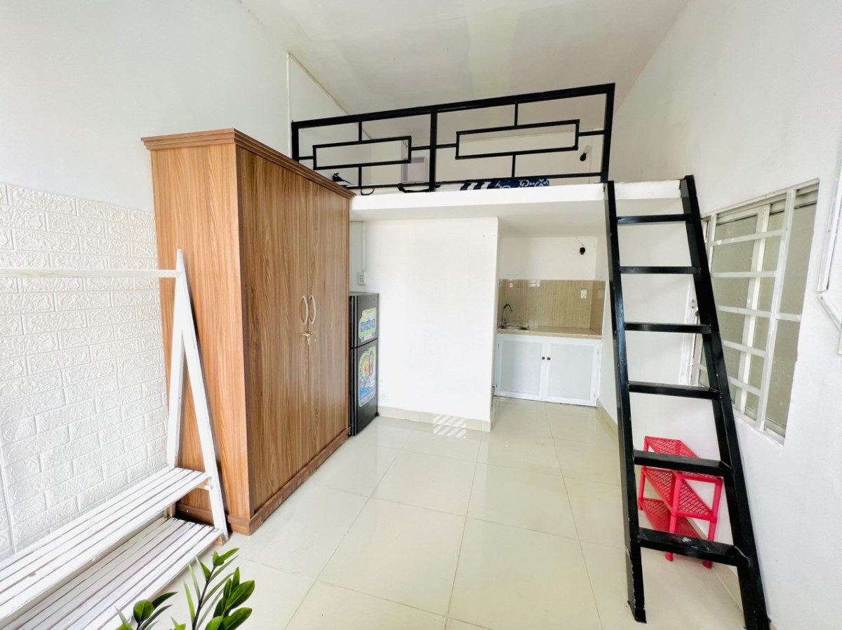 Phòng cho thuê Ban Công - Full Nội Thất - Ngay Cầu Vượt Hoàng Hoa Thám