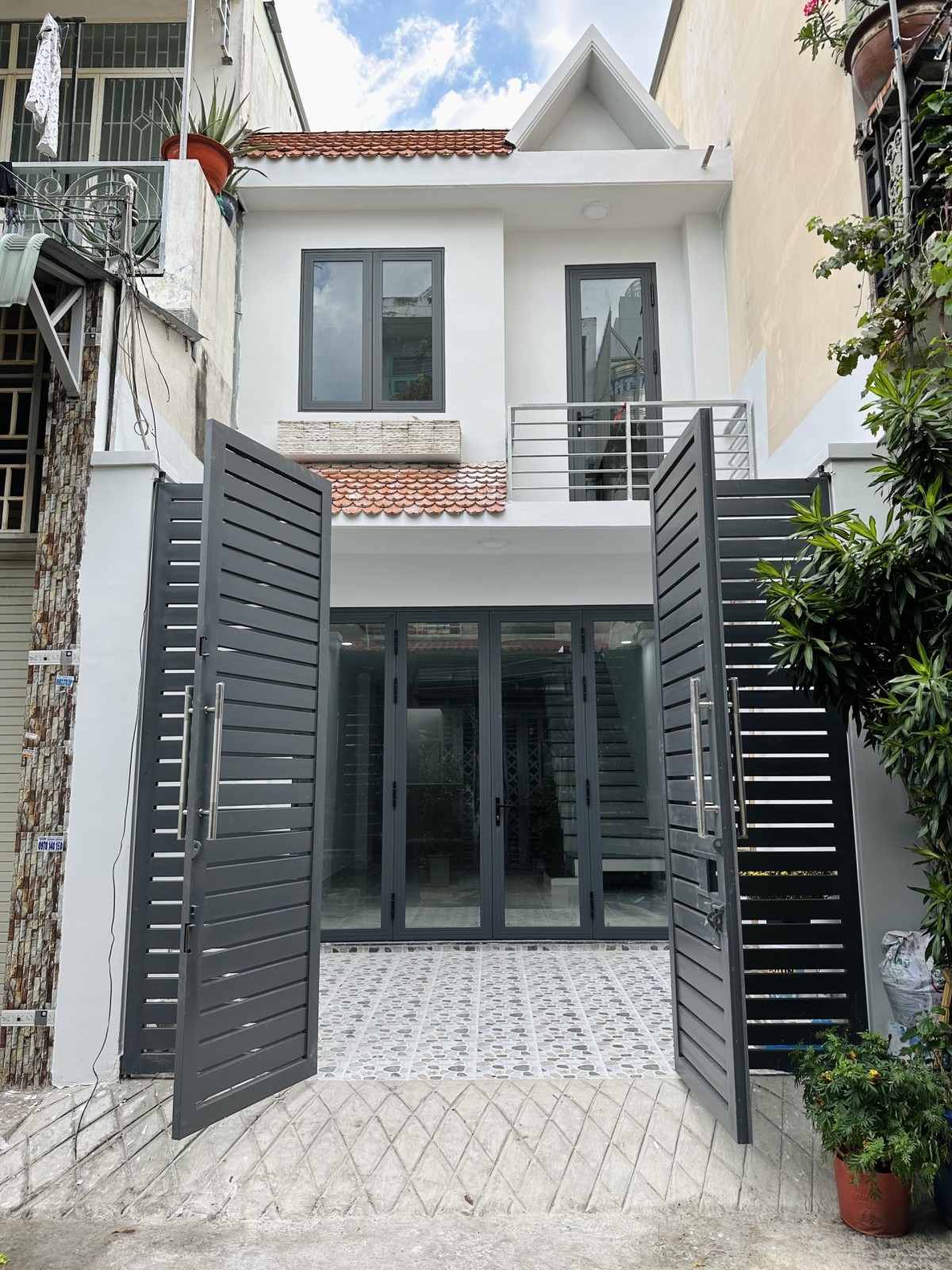 nhà nguyên căn 120m2- 2pn- đường Tân Thới Nhất 5