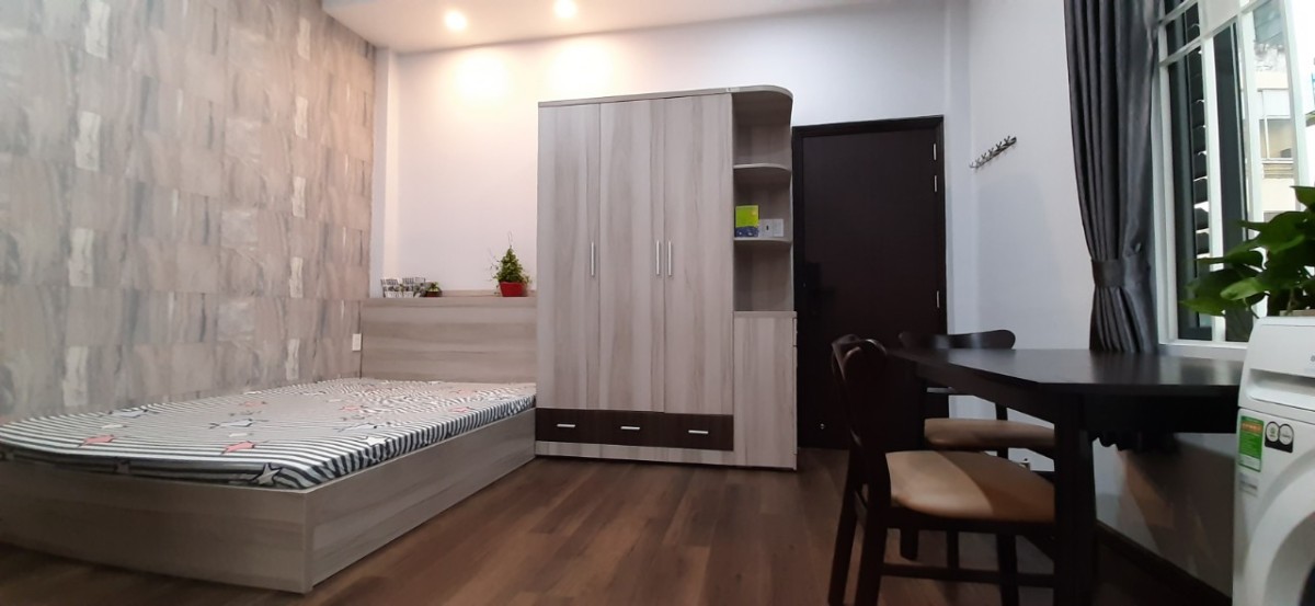 Cho thuê căn hộ mới XD, An ninh, full nội thất đối diện chợ Phú Nhuận