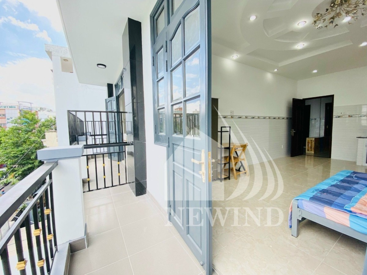 Phòng Duplex ban công 35m2 Quận 7