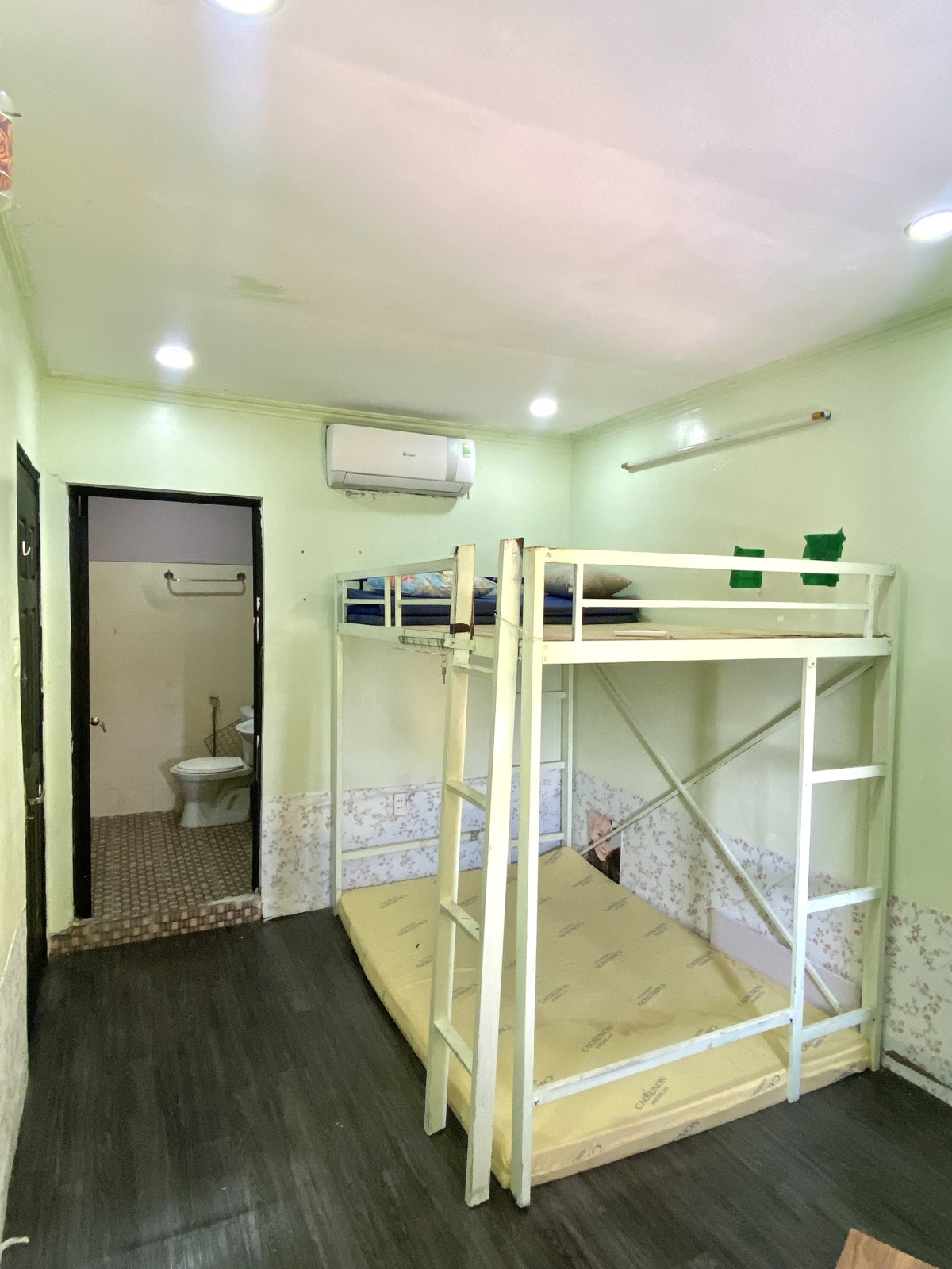 Phòng 1067 mặt tiền bờ kè Hoàng Sa, giờ giấc tự do, an ninh