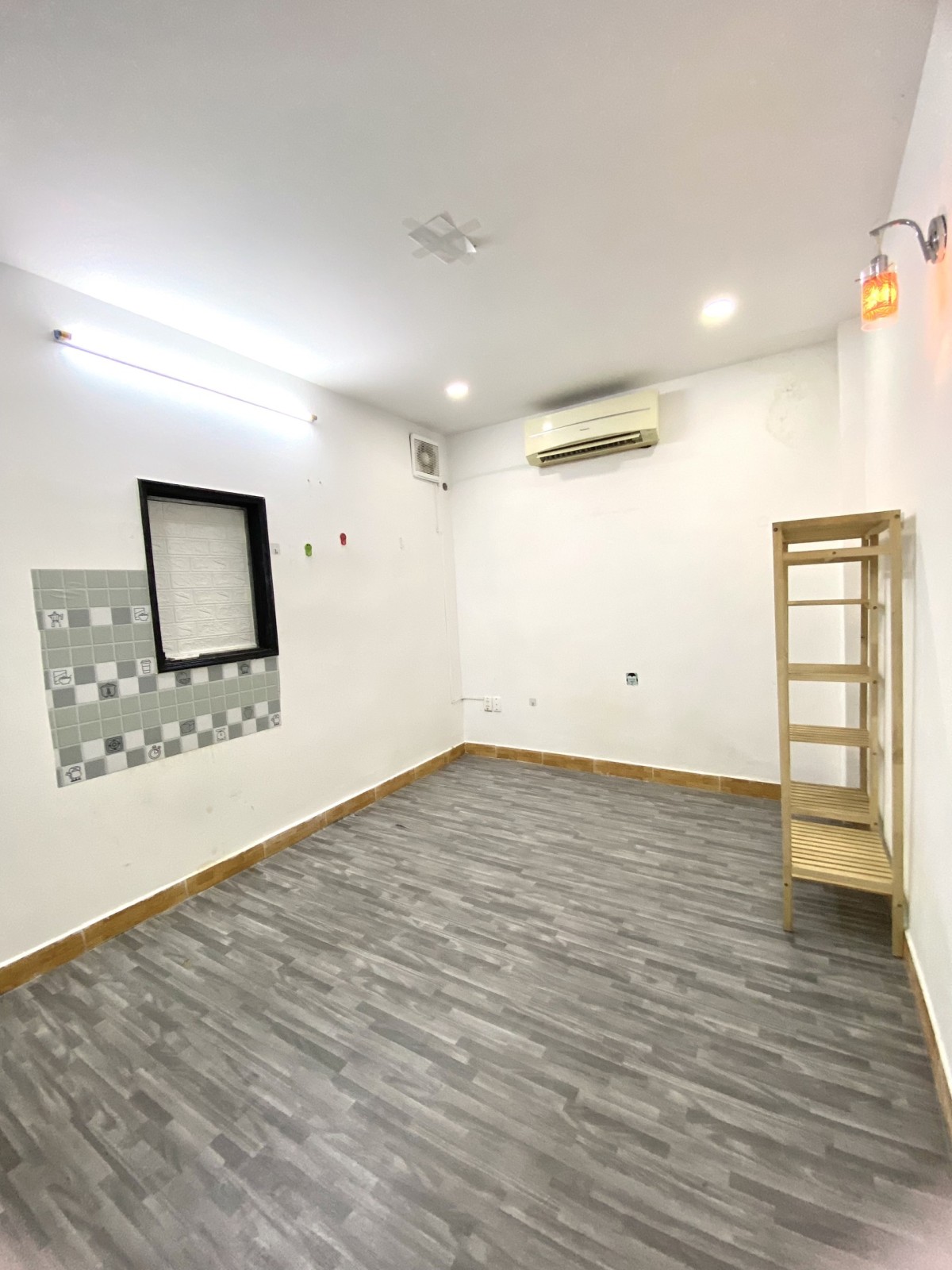 Phòng 1067 mặt tiền bờ kè Hoàng Sa, giờ giấc tự do, an ninh