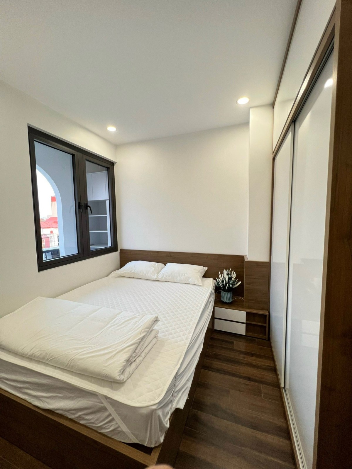 Cho thuê căn hộ dịch vụ cao cấp ở 826 Nguyễn Khoái - Hoàng Mai