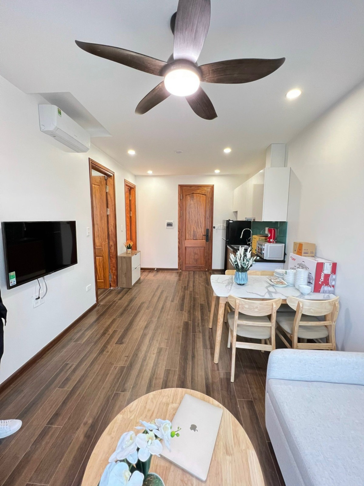 Cho thuê căn hộ dịch vụ cao cấp ở 826 Nguyễn Khoái - Hoàng Mai