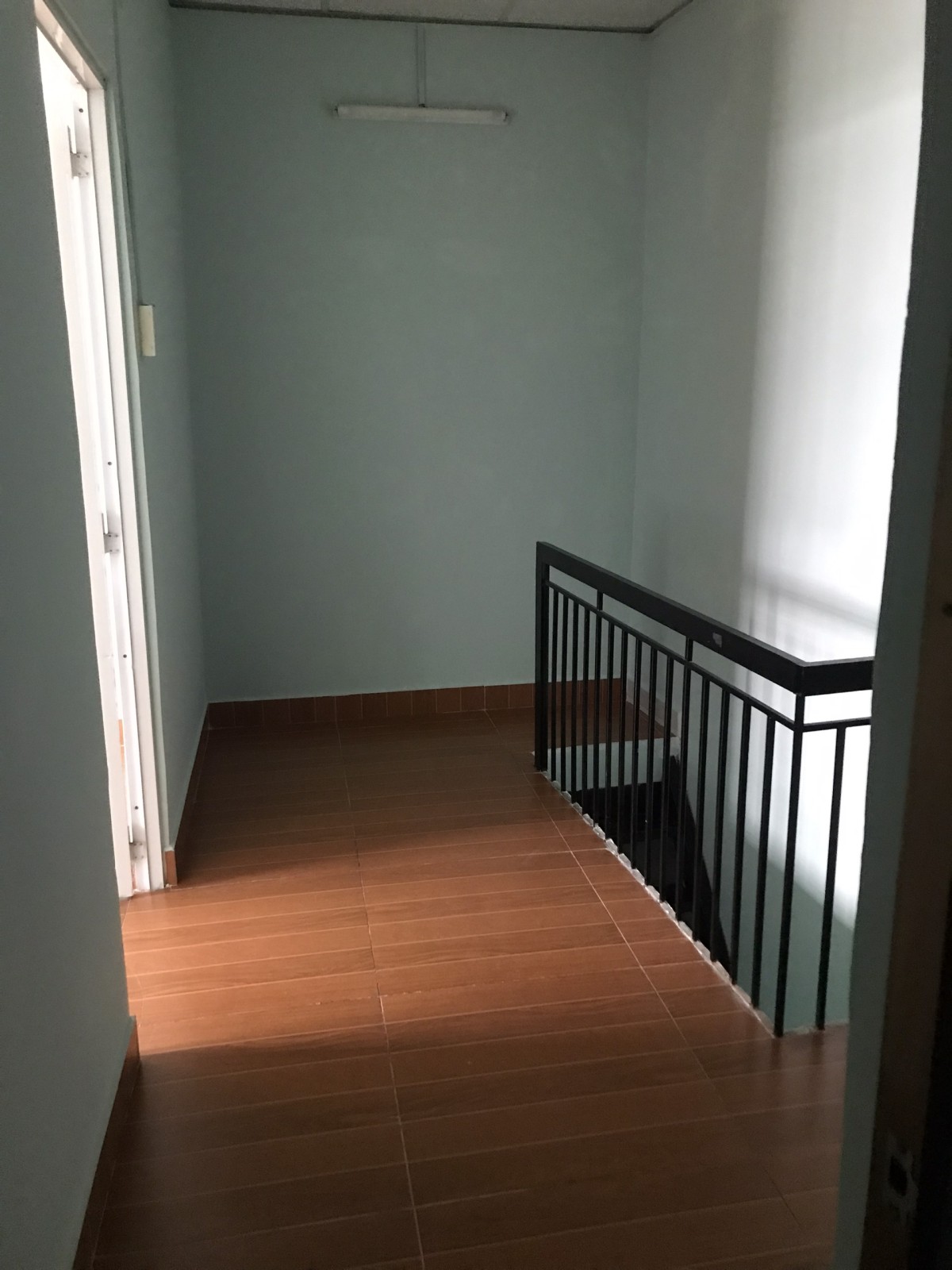 Chính chủ cho thuê nhà riêng mới sơn sửa 22.8m2 đầu hẻm đường Vạn Kiếp phường 3 Bình Thạnh