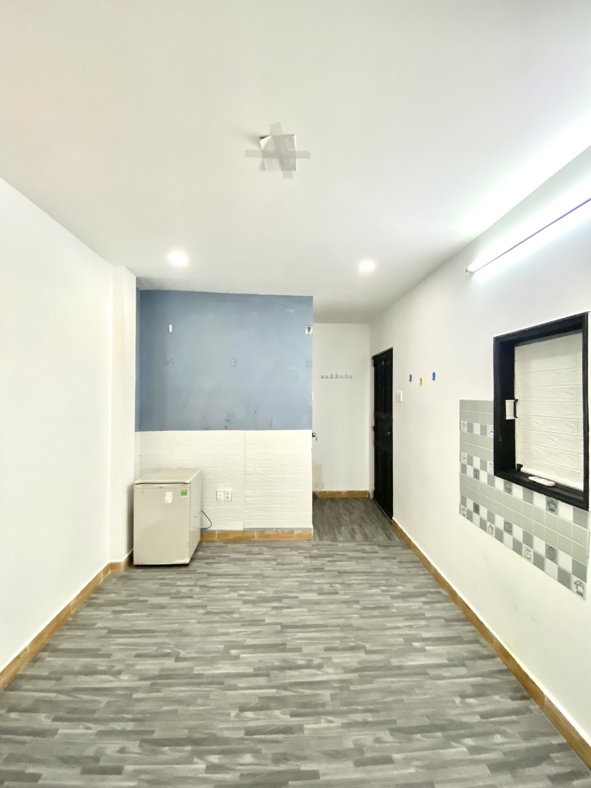 Phòng có giường tầng toilet riêng, giờ giấc tự do, ngay bờ kè Hoàng Sa