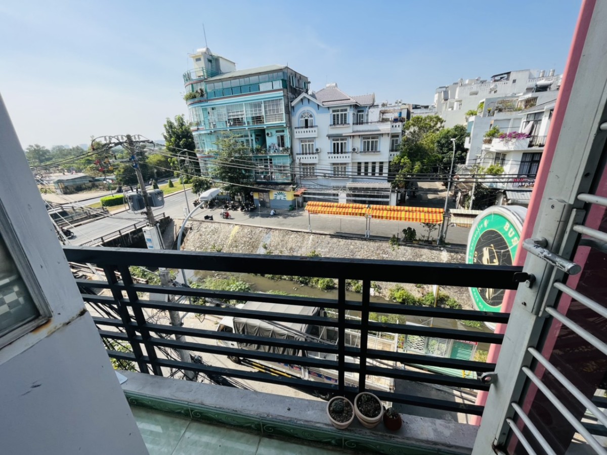MIỄN PHÍ TIỀN NHÀ TỚI HẾT T3/2023-FULL NỘI THẤT P15 TÂN BÌNH Ở THOẢI MÁI NGƯỜI