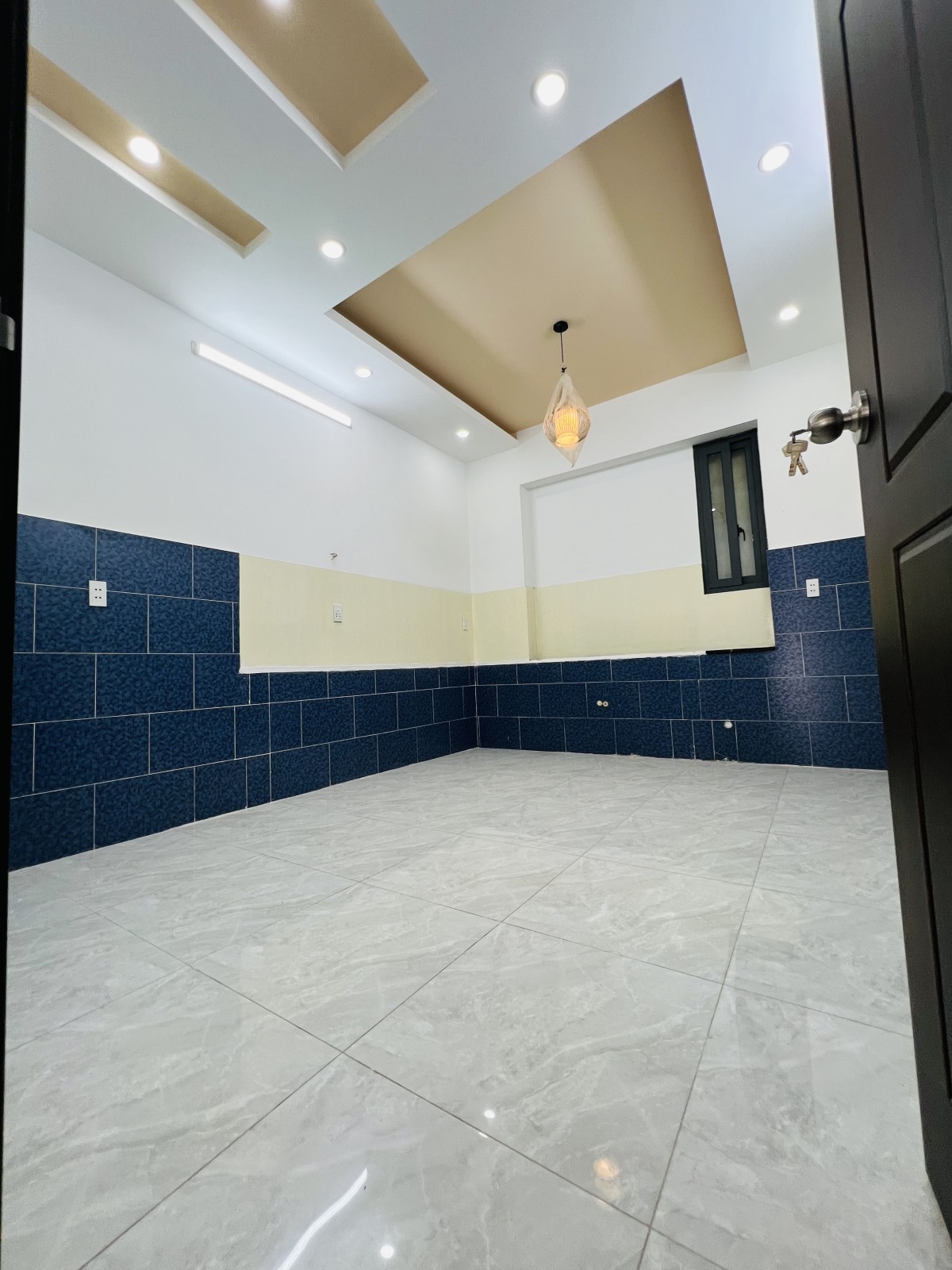 Phòng có máy lạnh,Ngay cầu vượt Linh Xuân
