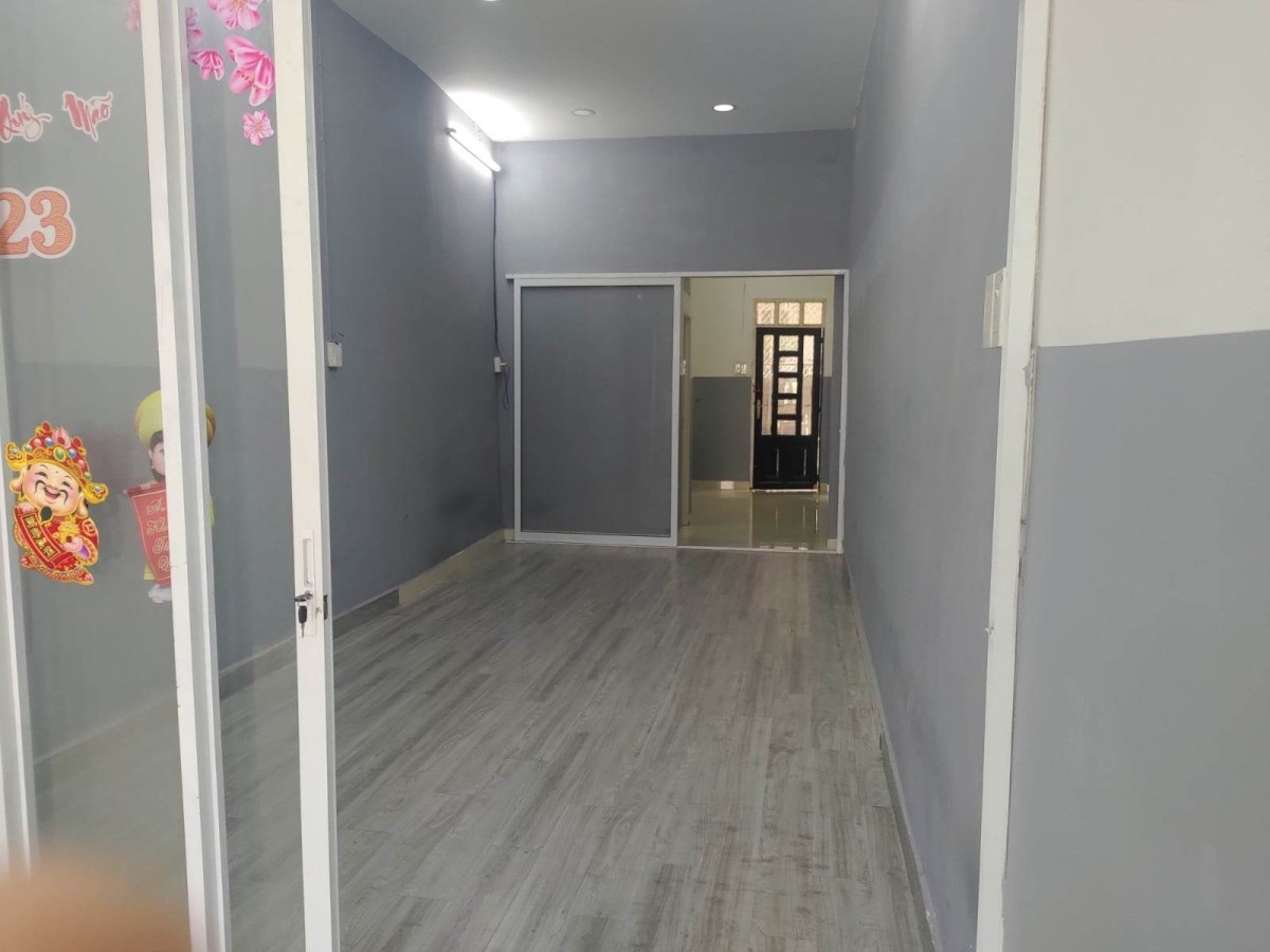 Nhà giá rẻ Phạm Hùng, Nhà mới đẹp,1 trệt ,1 lầu, đường 8m, 3 phòng ngủ
