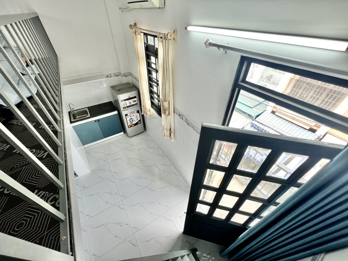 Cho thuê căn hộ duplex có ban công, đầy đủ nội thất ở Nhất Chi Mai, P13, Tân Bình