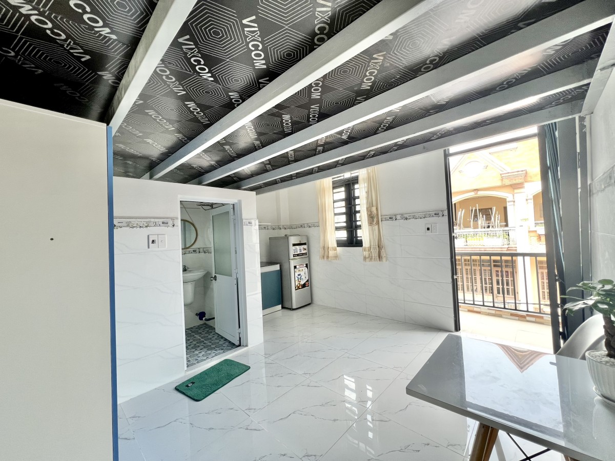 Cho thuê căn hộ duplex có ban công, đầy đủ nội thất ở Nhất Chi Mai, P13, Tân Bình
