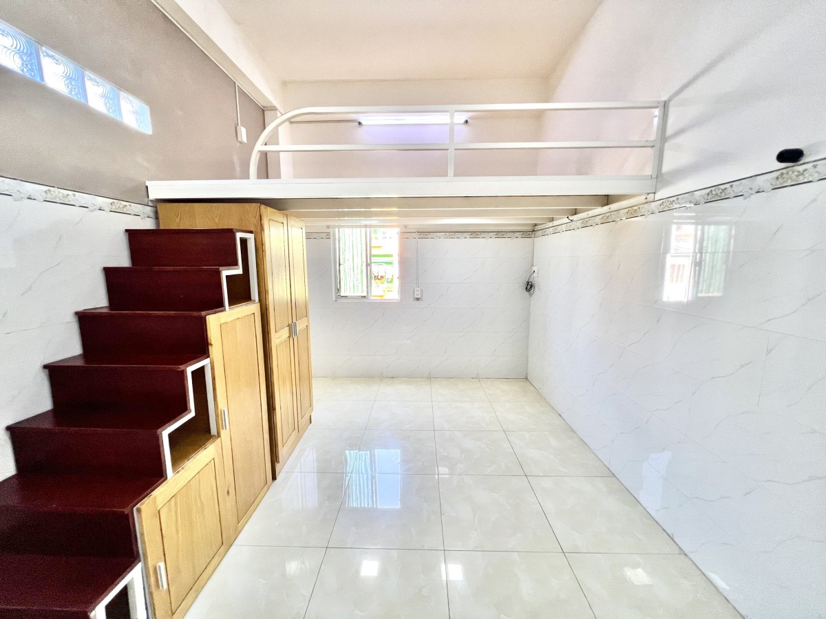 Phòng Gác Lửng Cao Cấp, 5’ Đi Nhà Thờ Phú Hòa, Giá Hấp Dẫn