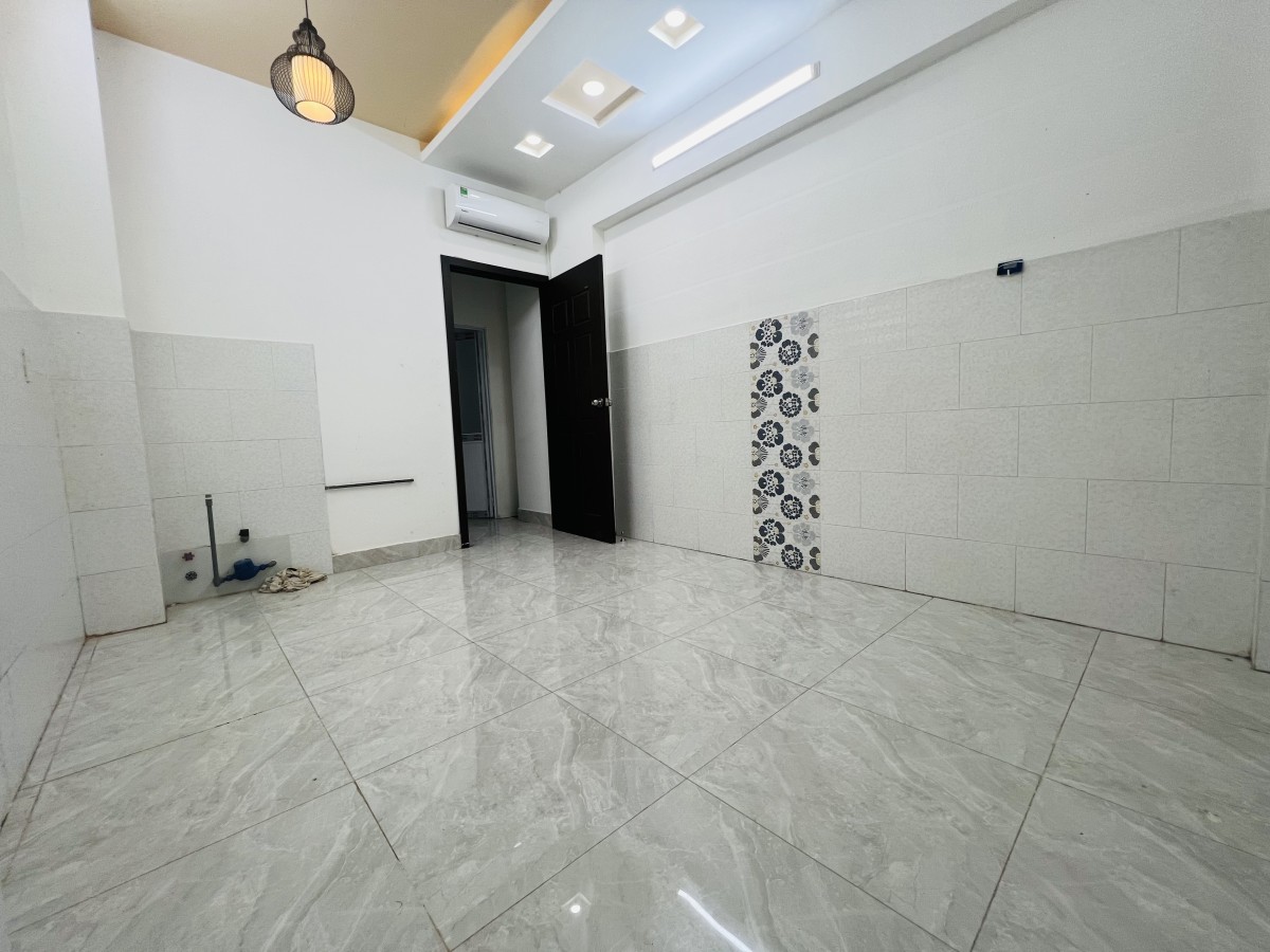 Phòng có máy lạnh,Ngay cầu vượt Linh Xuân