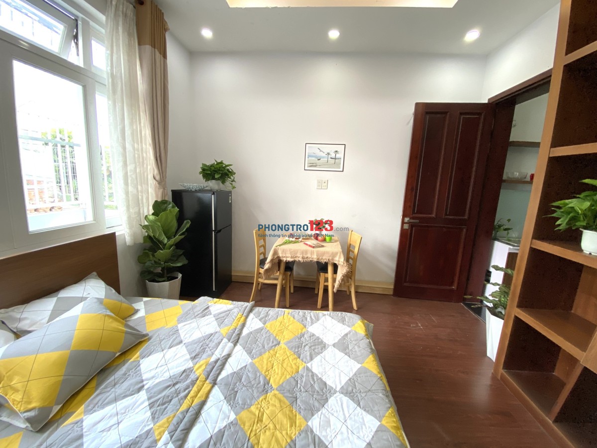Căn Hộ 1PN + bếp tách riêng Phú Nhuận cửa sổ thoáng Full Nội Thất Camera Khoá Vân Tay