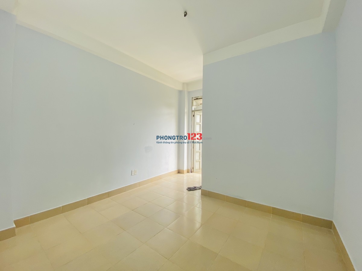 Phòng Tân Bình 18m2, toilet riêng, ban công đường lớn
