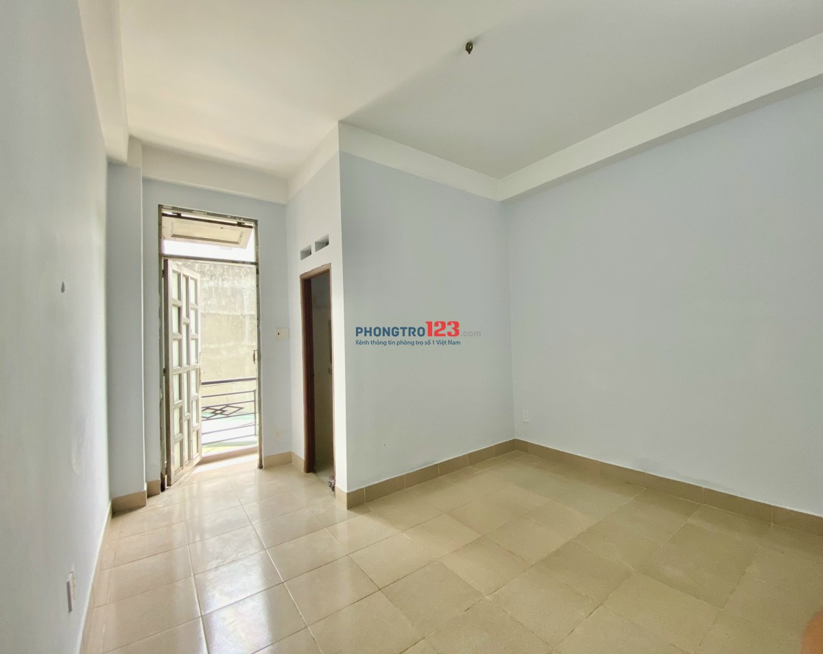 Phòng Tân Bình 18m2, toilet riêng, ban công đường lớn