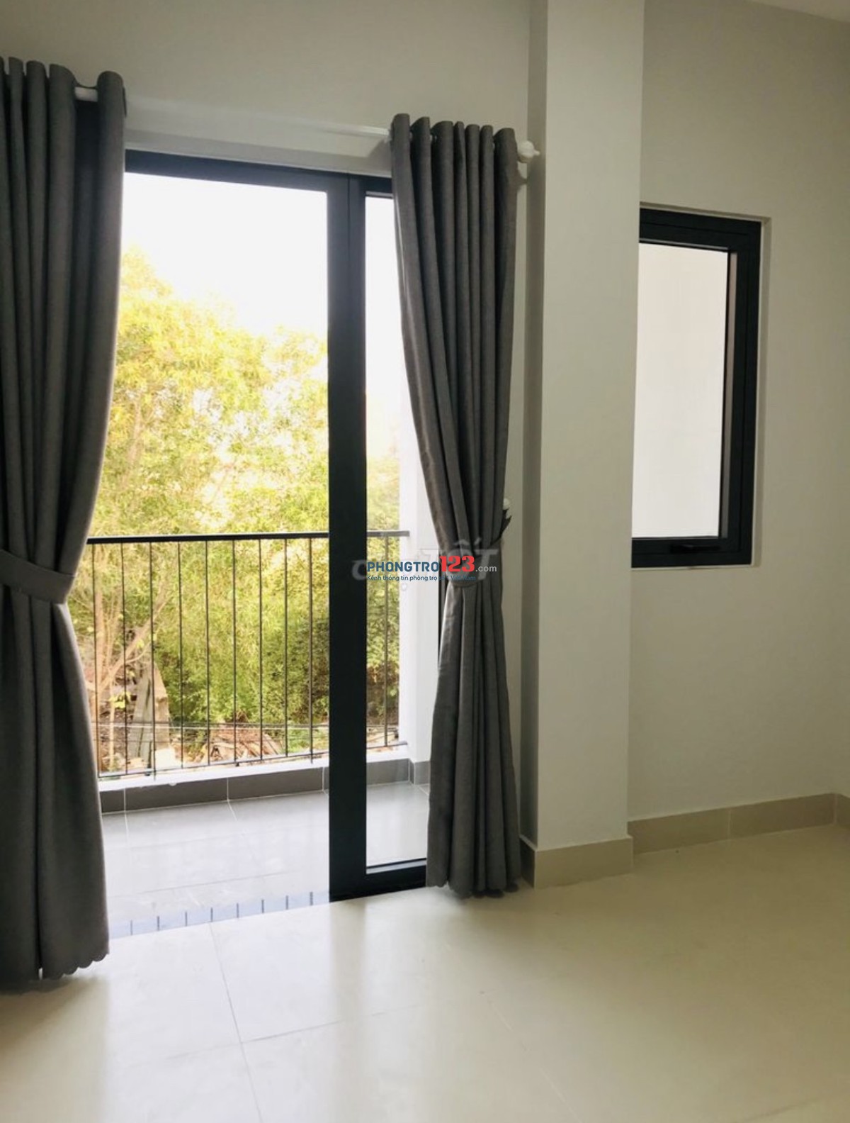 Phòng trọ có ban công riêng nhỏ xinh