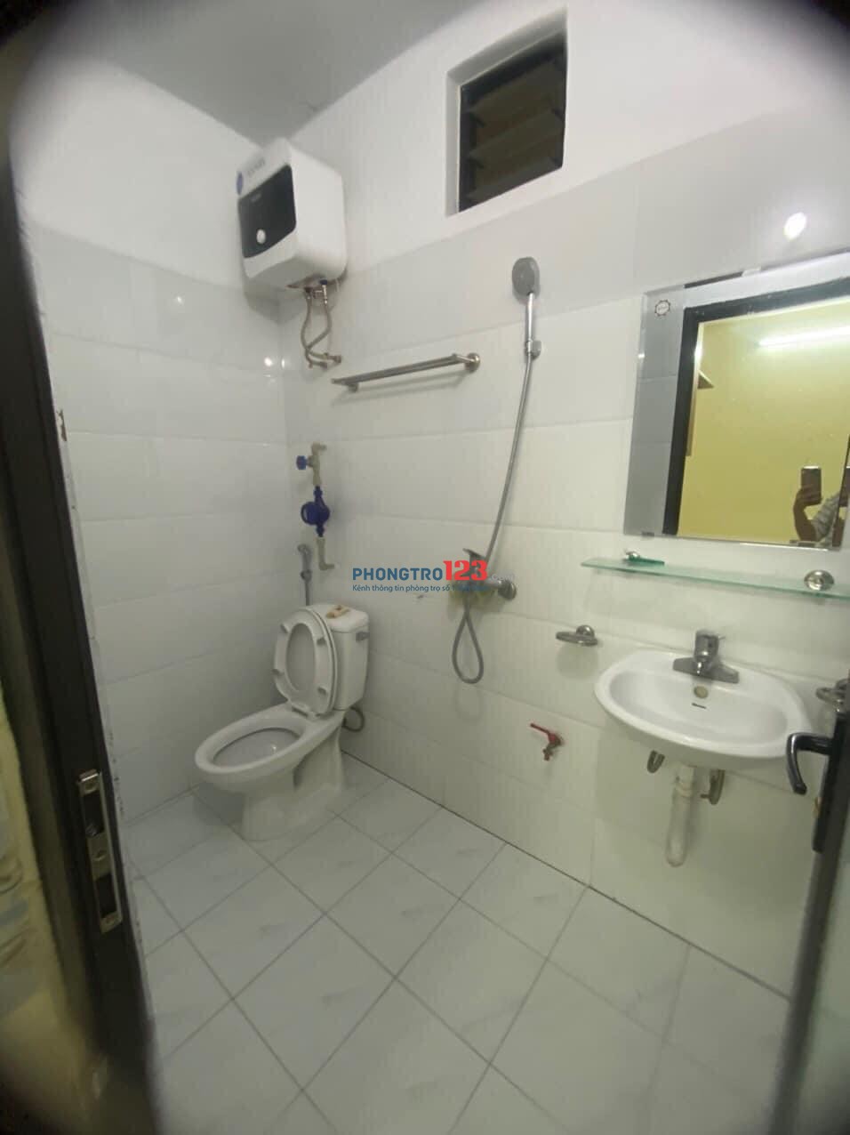 Ccmn 2n1k ,k chung chủ, có thang máy, có chỗ để xe, điều hoà, nóng lạnh, bếp đầy đủ