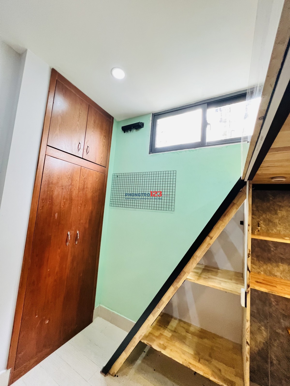 Cho thuê phòng có gác đường Trương Định, phường 9, quận 3. Full nội thất. Giá 4,3triệu.