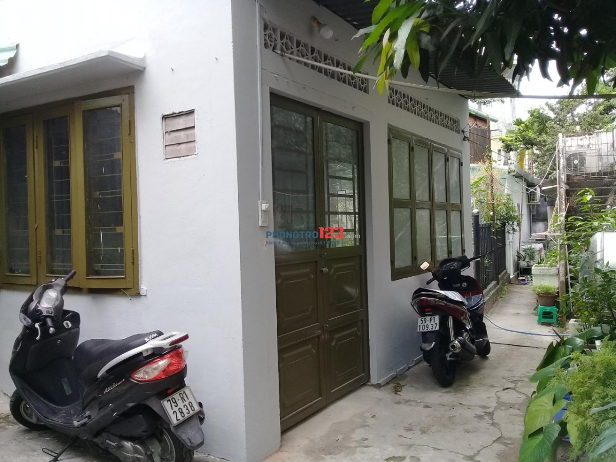 Trọ 3-4 người ở Nguyễn Trọng Tuyển F1 Tân Bình Liên hệ 0835030248