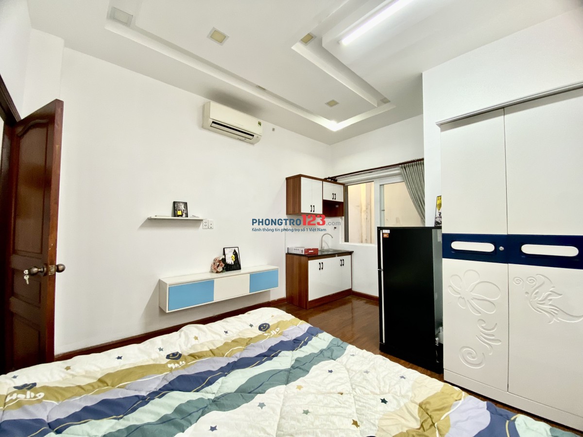 Studio Bancol Cửa Sổ Giá Sập Sàn Checkin Tháng 4 - 5
