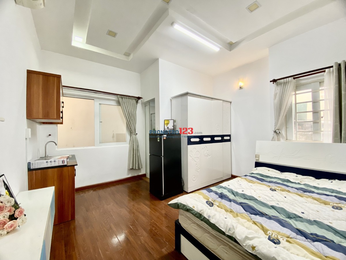 Studio Bancol Cửa Sổ Giá Sập Sàn Checkin Tháng 4 - 5