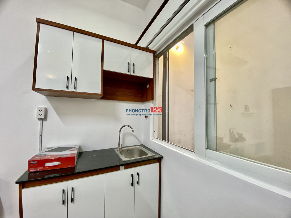 Studio Bancol Cửa Sổ Giá Sập Sàn Checkin Tháng 4 - 5