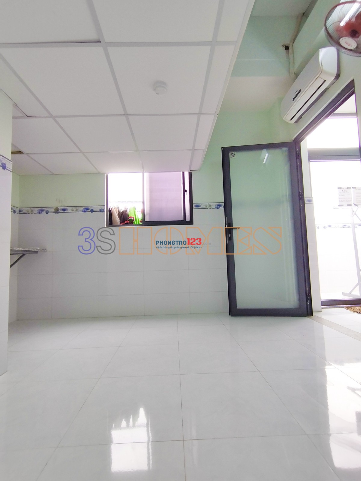 Phòng ngay Bình Long Tân Hương tiện qua ĐH Văn Hiến có máy lạnh