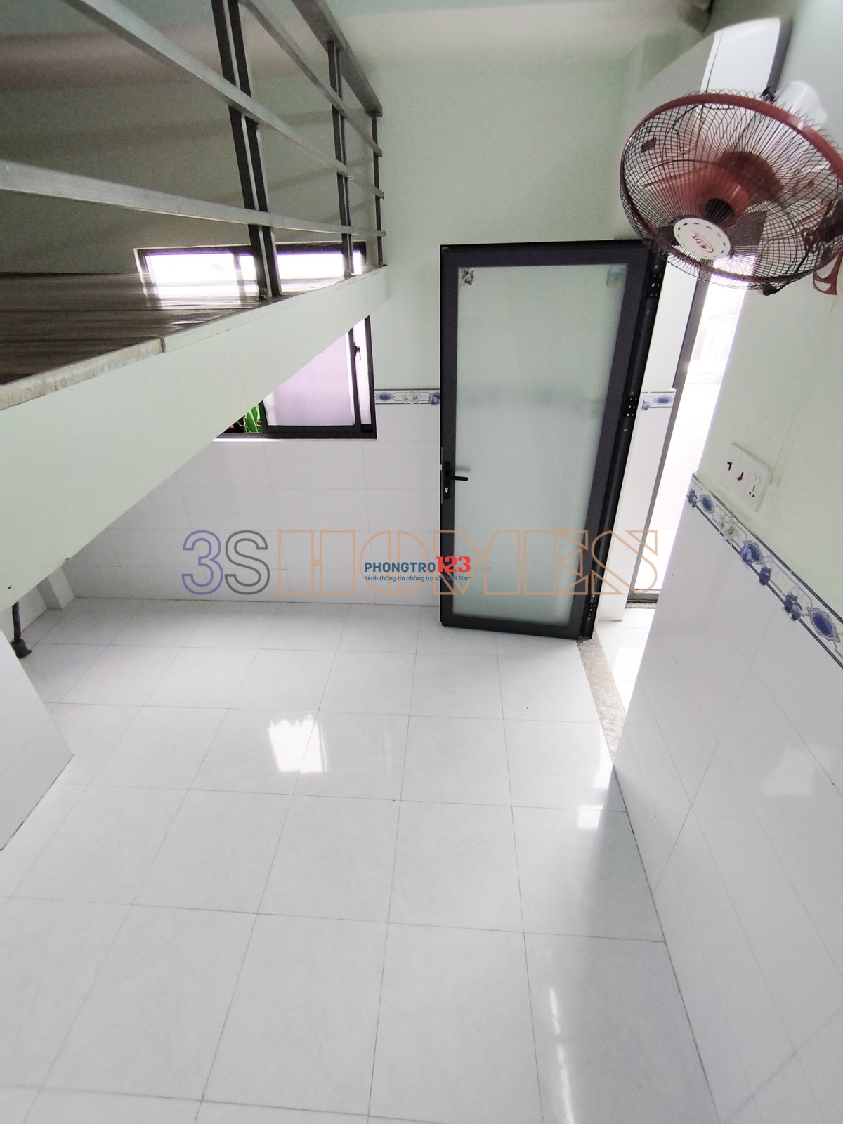 Phòng ngay Bình Long Tân Hương tiện qua ĐH Văn Hiến có máy lạnh