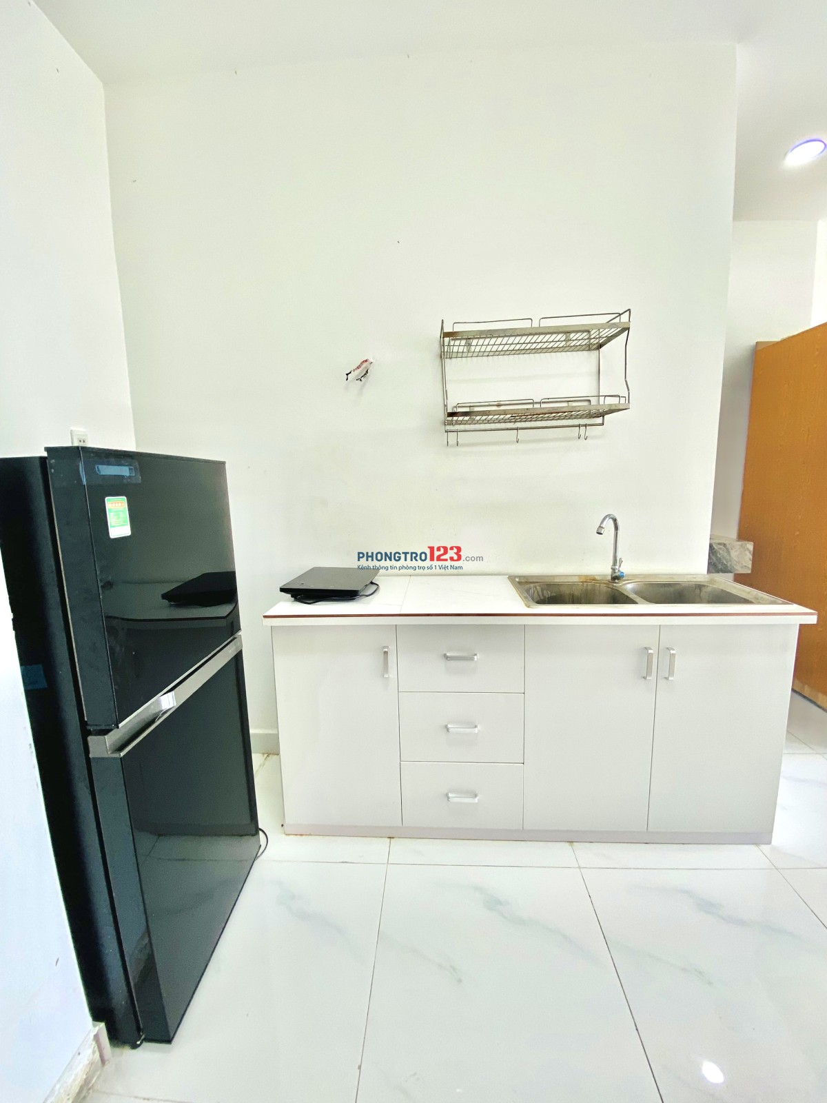 Phòng ban công ngay luỹ bán bích, tân phú sát chợ
