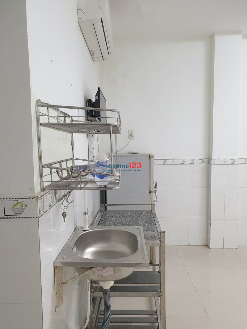 Phòng trọ rộng 25m2 có máy lạnh giá rẻ đường Trường Chinh , P.13 , Quận Tân Bình