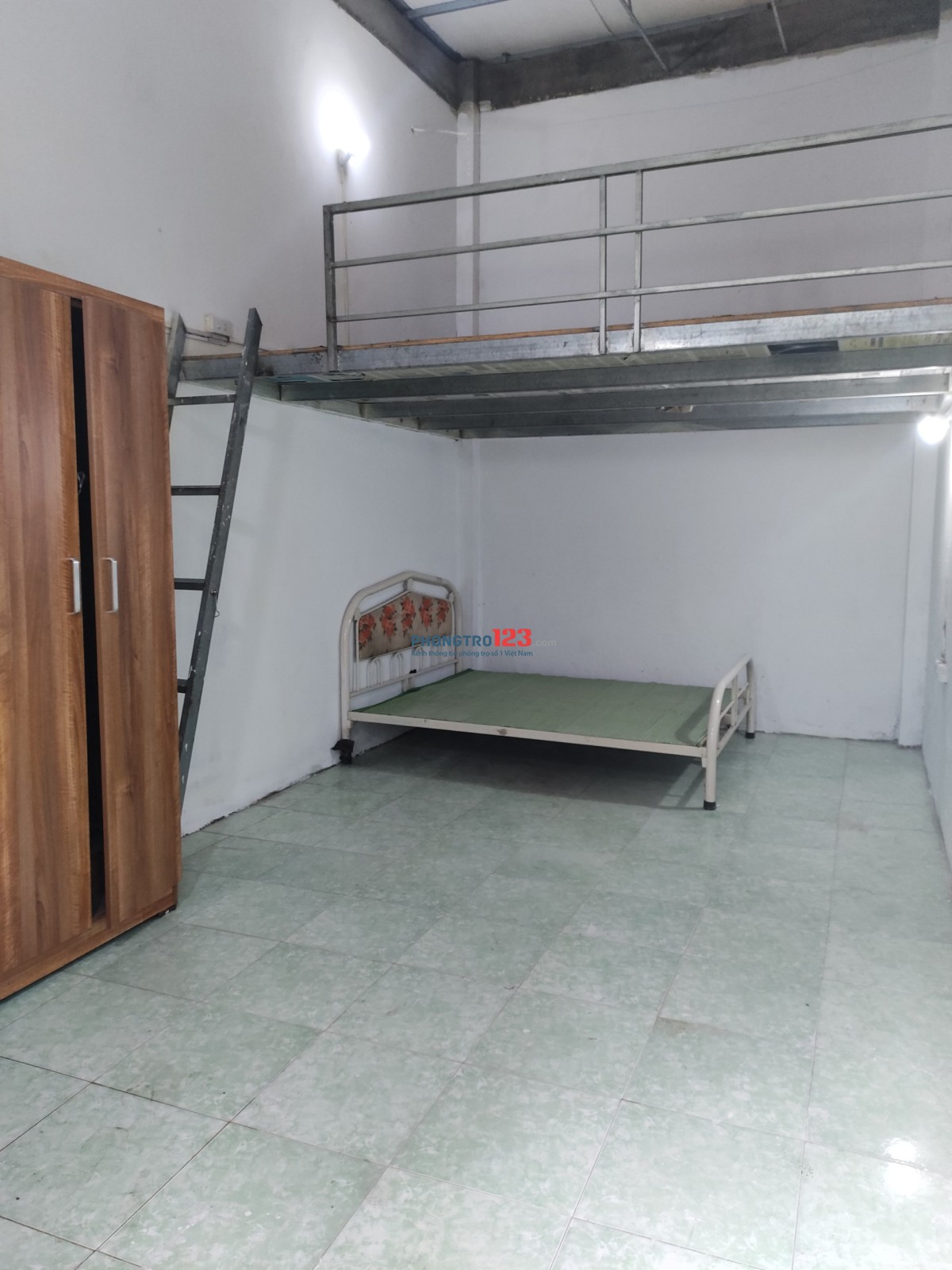 Phòng trọ diện tích 20m2 có gác lửng 10m2 Ngõ 61 Phố Trạm Q.Long Biên