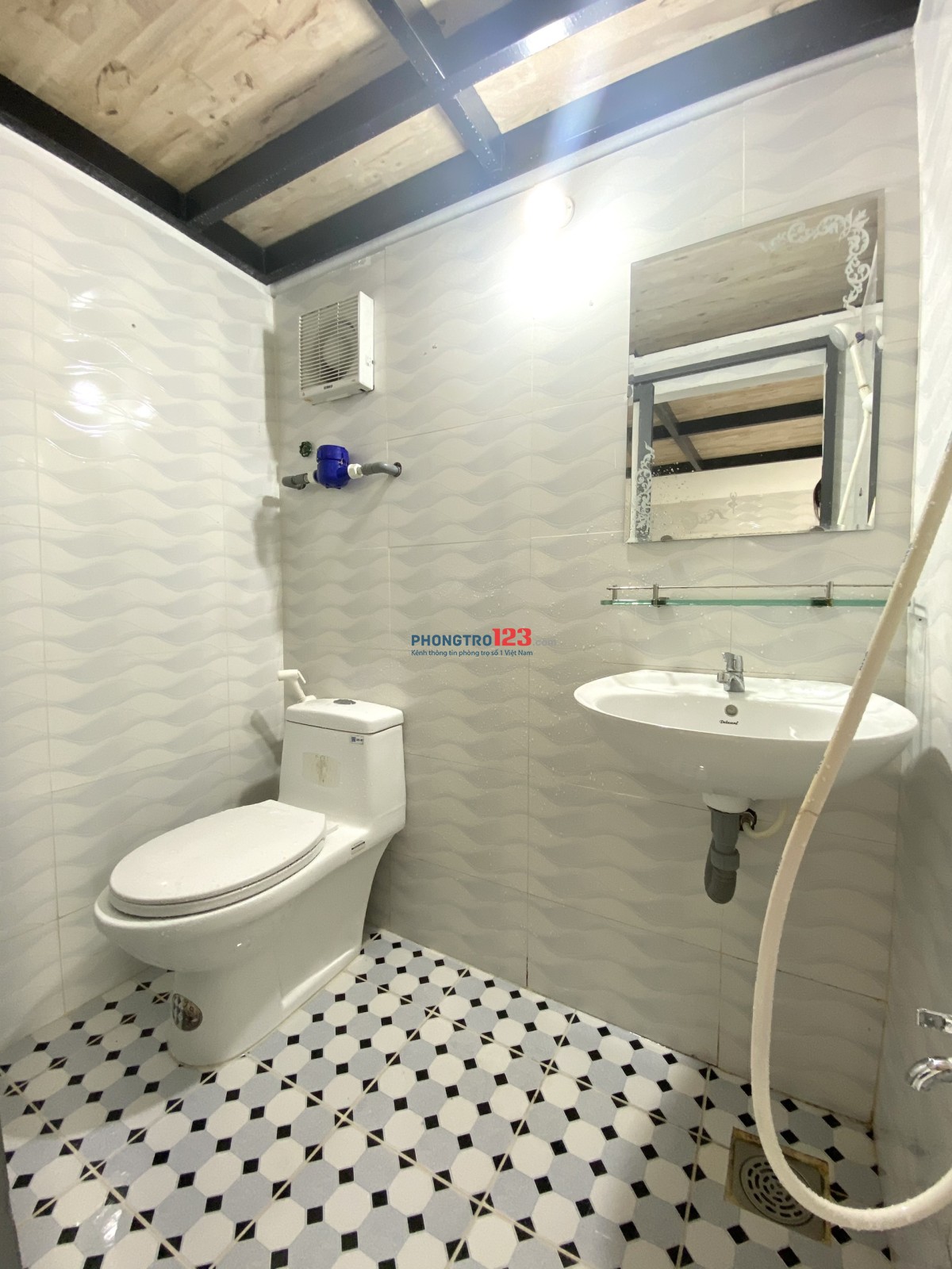 Gác lửng 28m2, nt cơ bản, Khuông Việt. 5' đi CV Đầm Sen, ở được 2, 3 bạn thoải mái