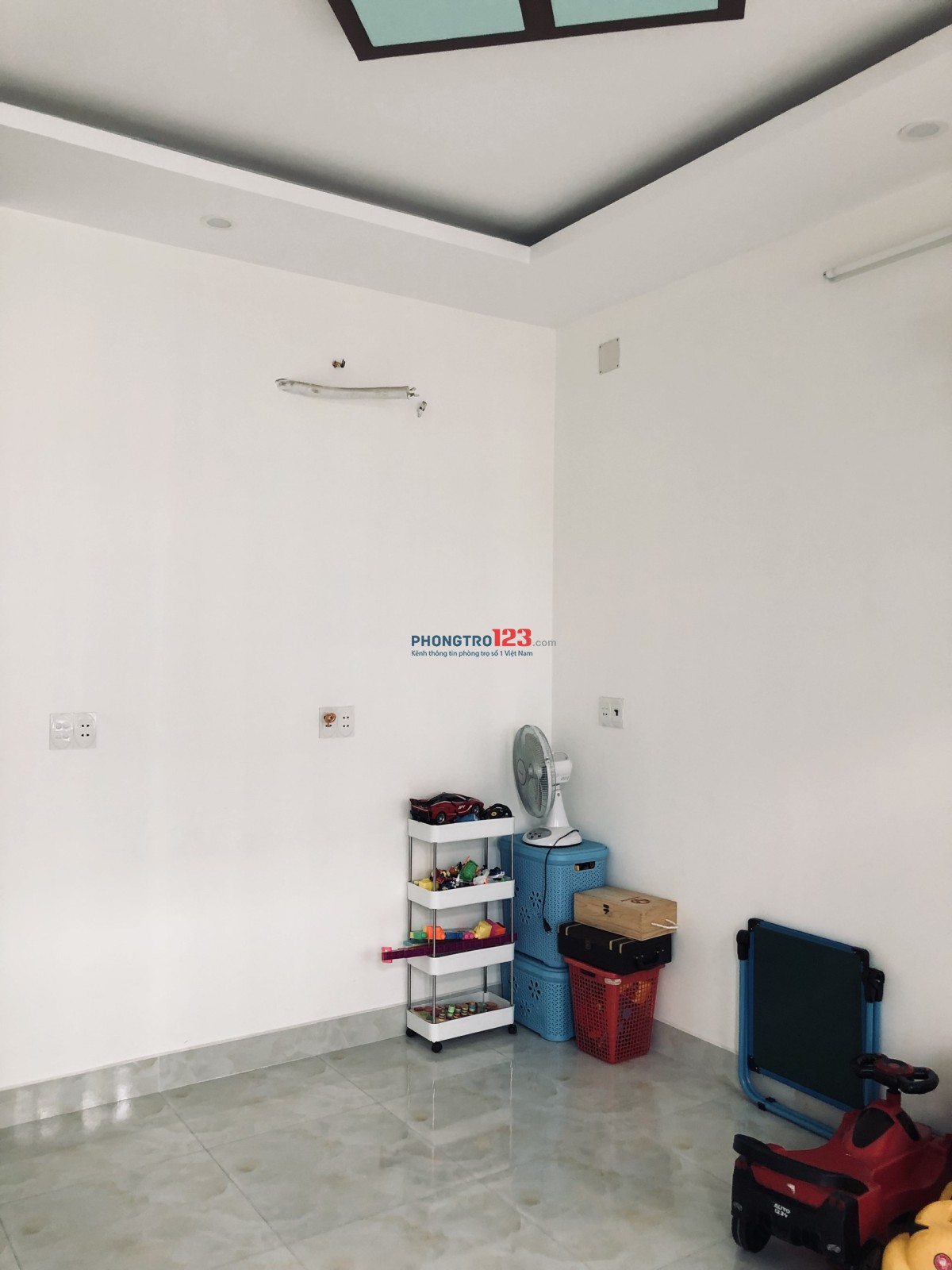 Chính chủ cho thuê nhà nguyên căn 1 trệt, 2 lầu, sân thượng thoáng mát tại Hương Lộ 2, Bình Tân