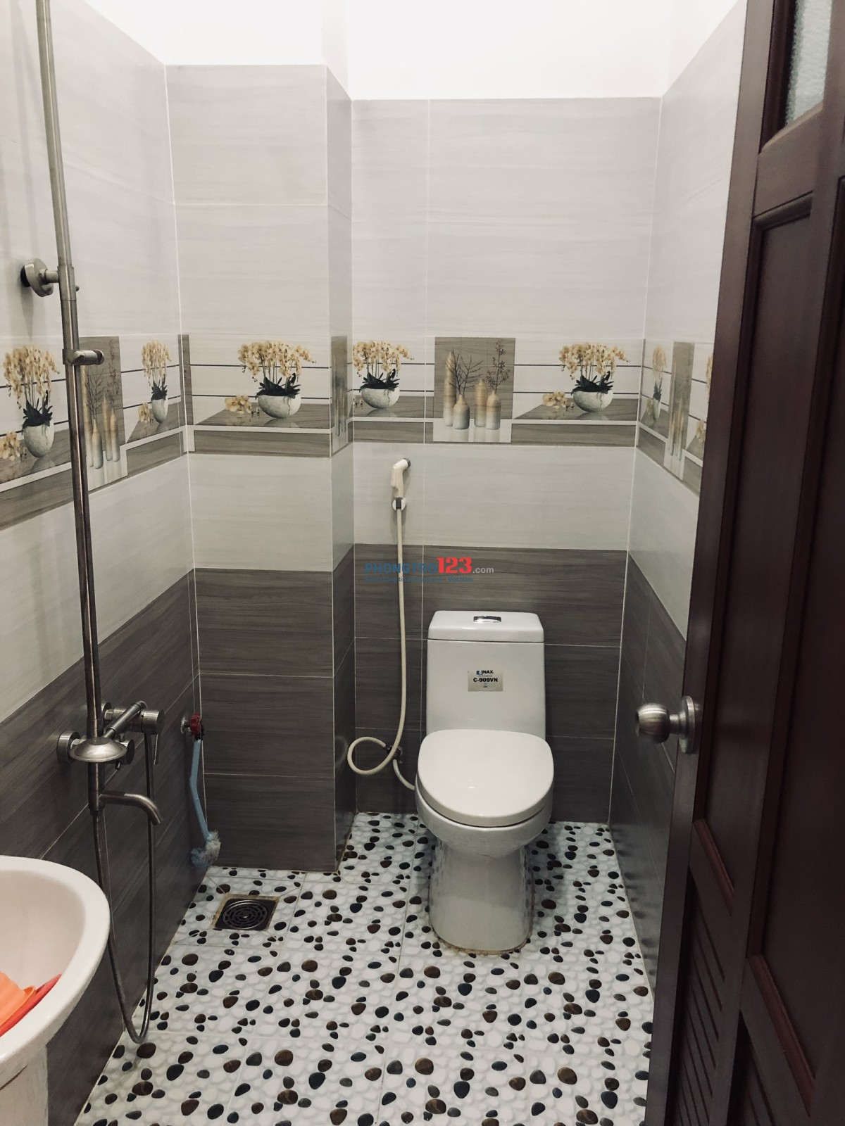 Chính chủ cho thuê nhà nguyên căn 1 trệt, 2 lầu, sân thượng thoáng mát tại Hương Lộ 2, Bình Tân