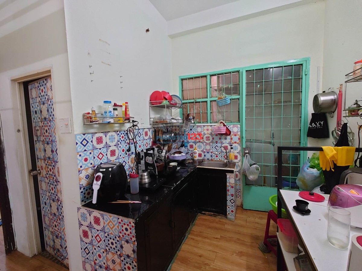 Cho thuê căn hộ chung cư A3 Phan Xích Long