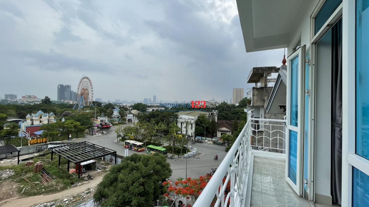 Chủ nhà cho thuê căn hộ 2 ngủ 1 khách, 90m2, có ban công view hồ Tây, mặt phố Trịnh Công Sơn, Tây Hồ, HN