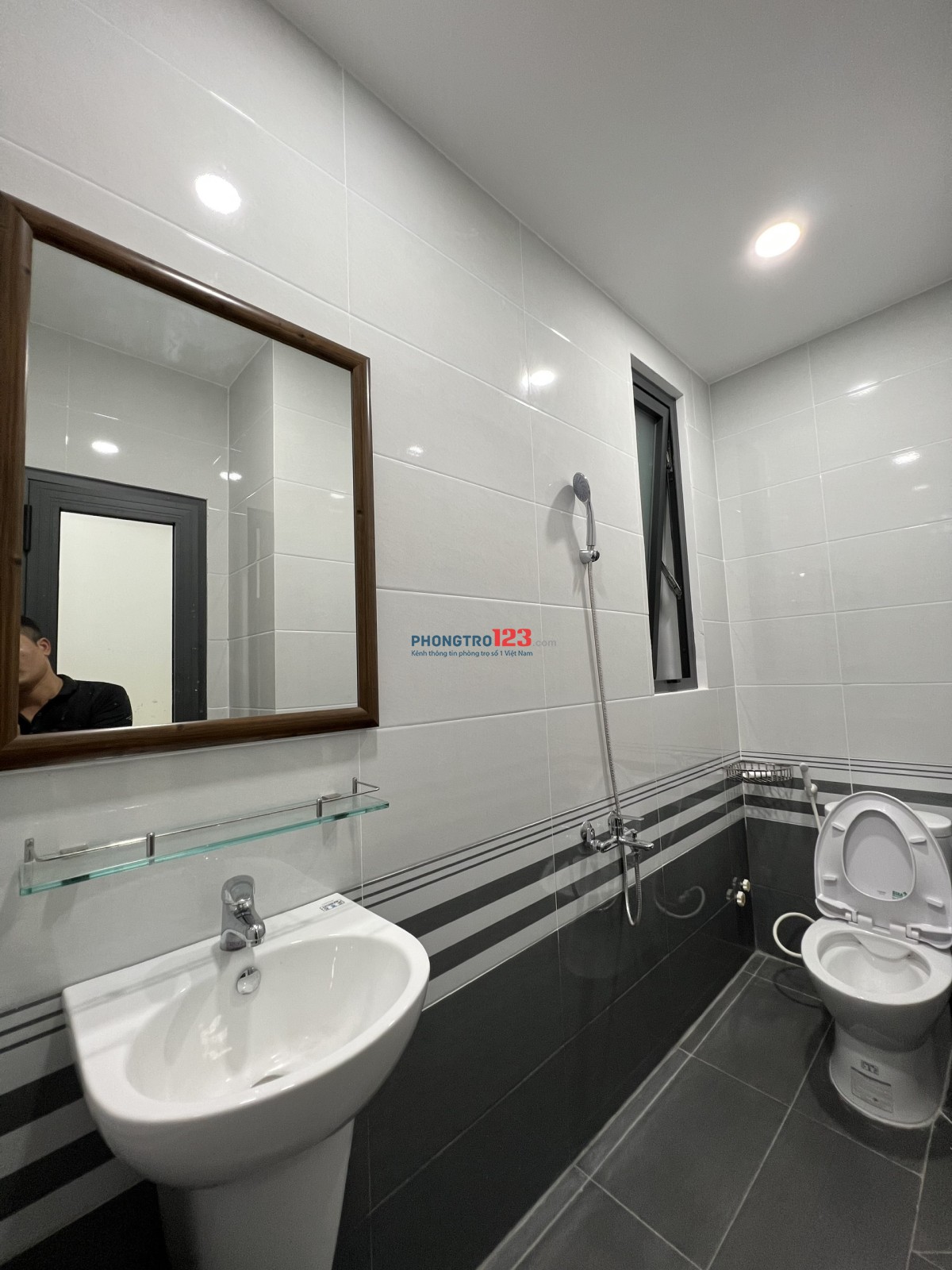 Phòng ban công tách bếp, full nội thất đường Cù Chính Lan, P13, Tân Bình
