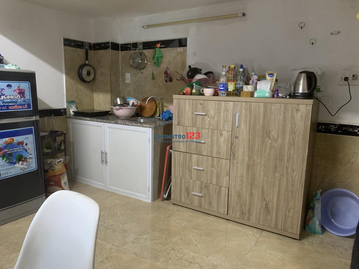 Nhượng phòng trọ full nội thất, mặt tiền Tôn Thất Thuyết, quận 4